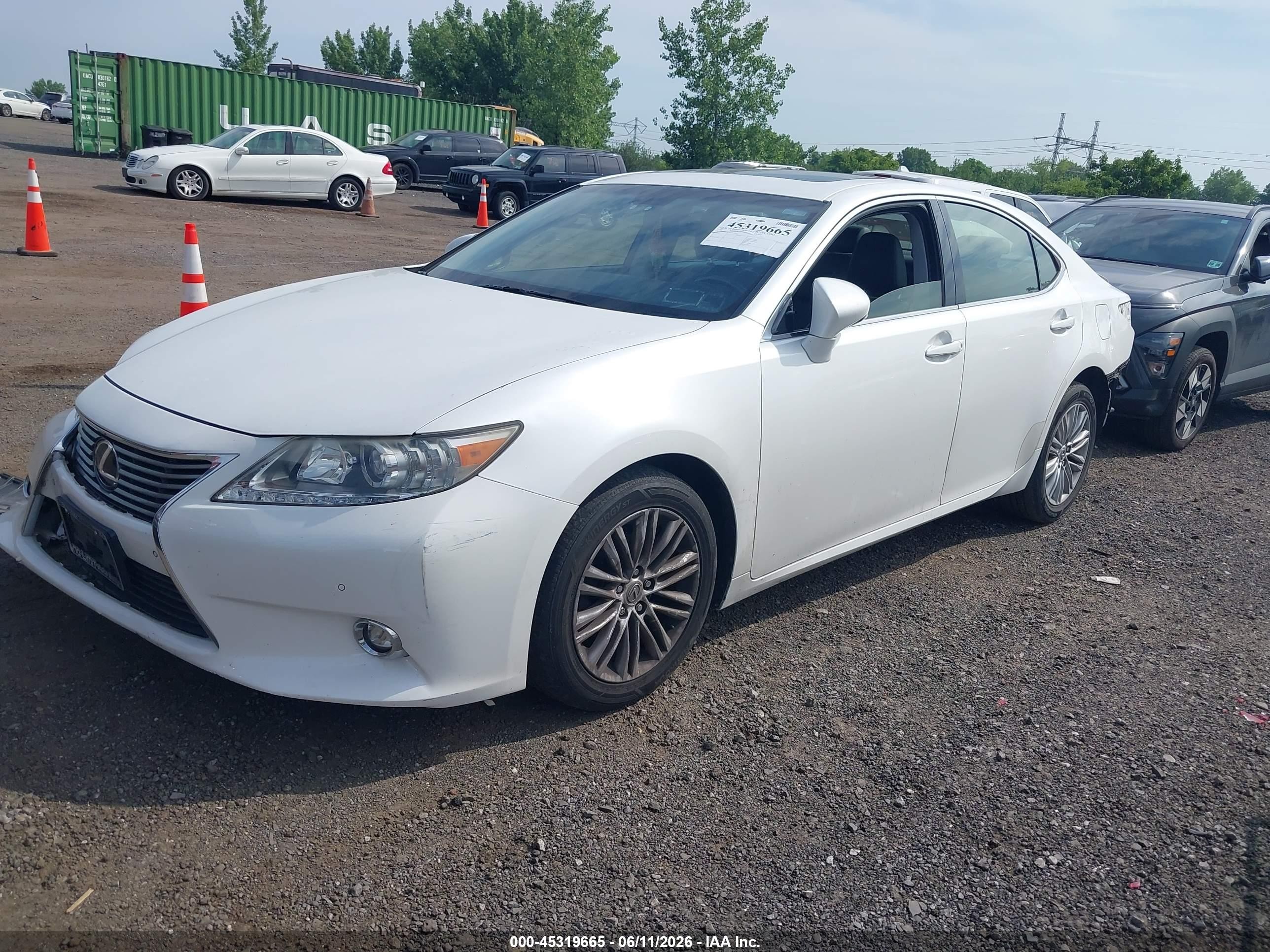 2015 Lexus Es 350   White vin: JTHBK1GG9F2160952