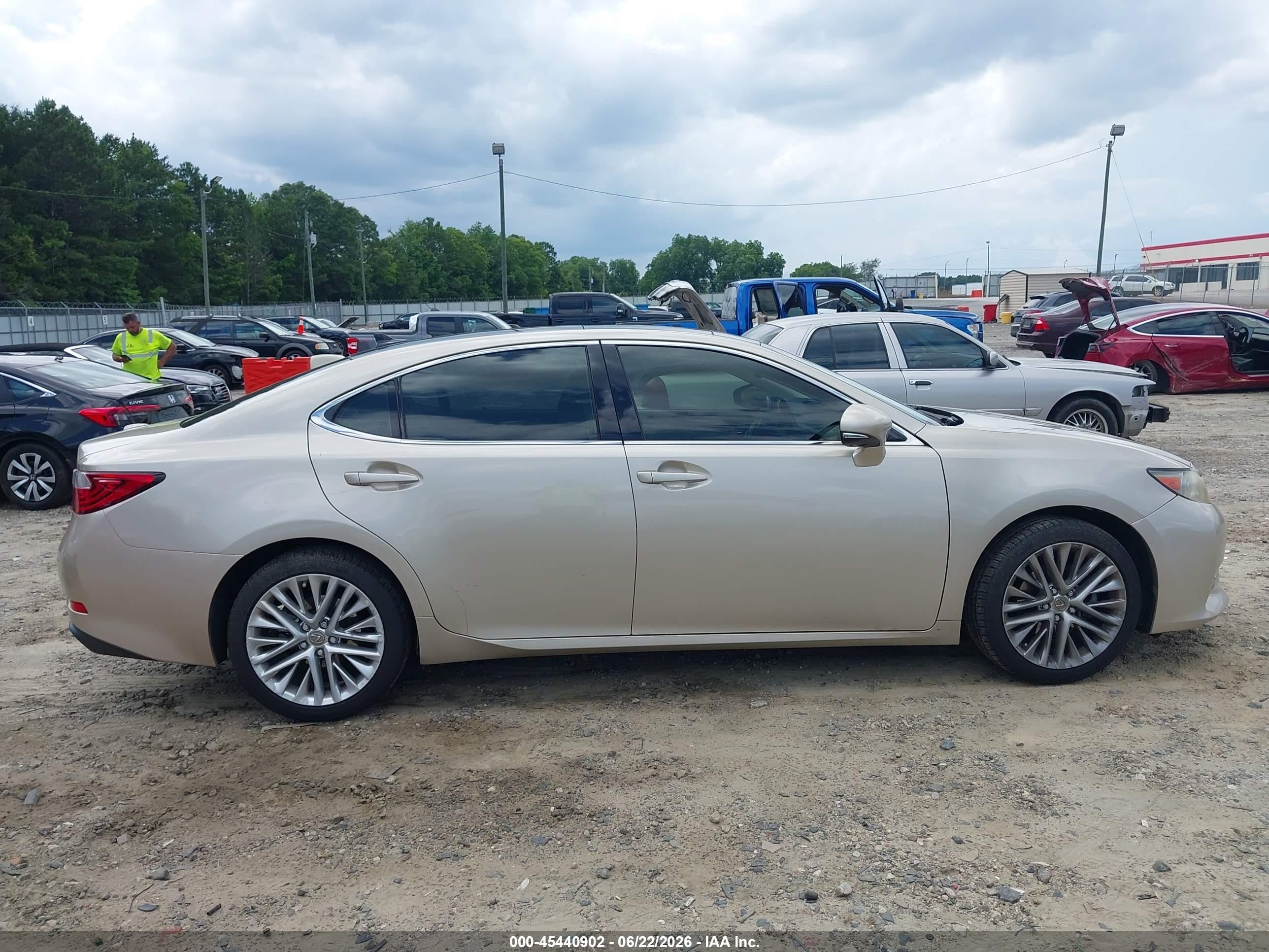 2015 Lexus Es 350   Gold vin: JTHBK1GGXF2151953