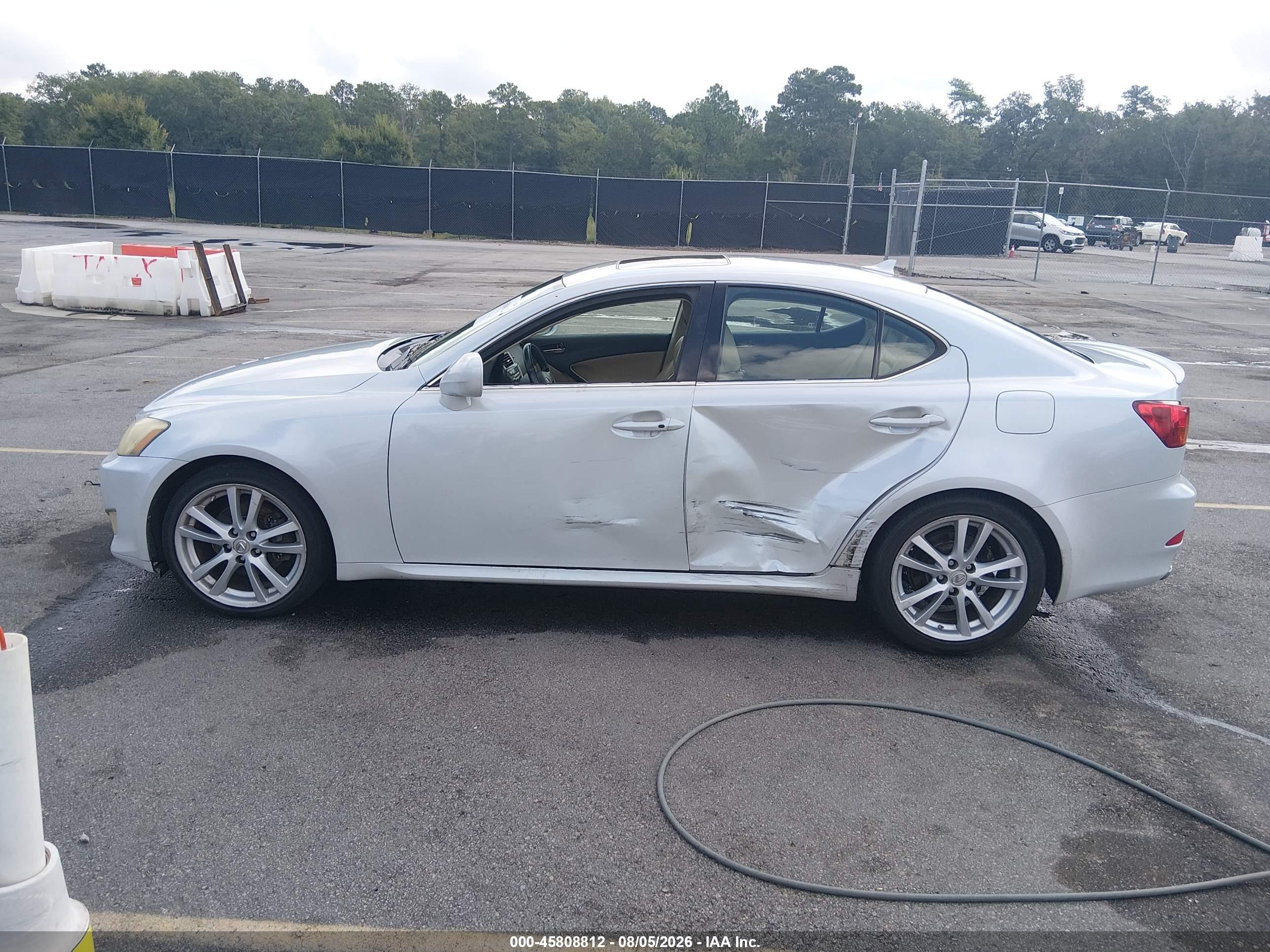 2007 Lexus Is 250   White vin: JTHBK262075040498