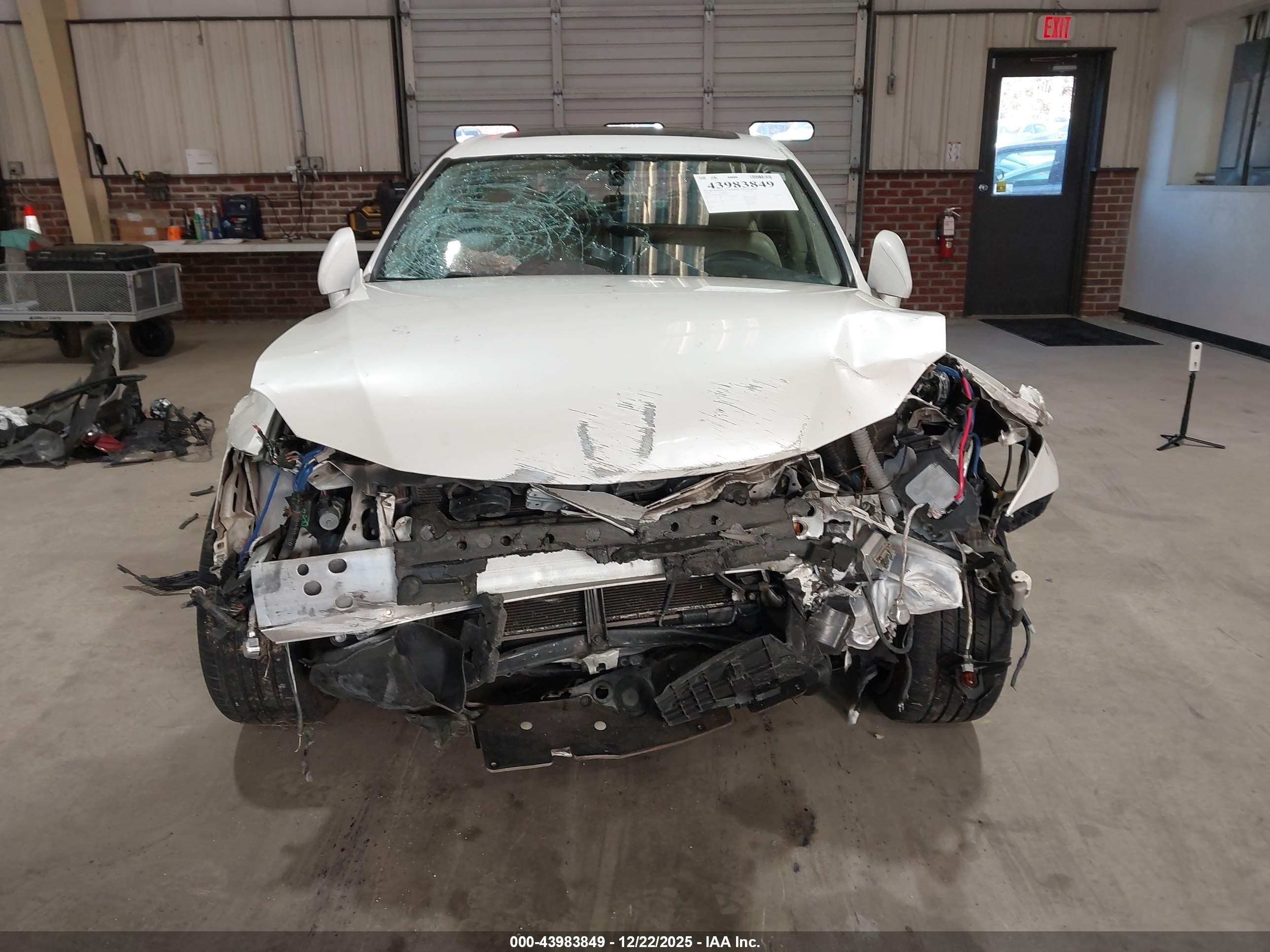 2008 Lexus Is 250   White vin: JTHBK262282080360