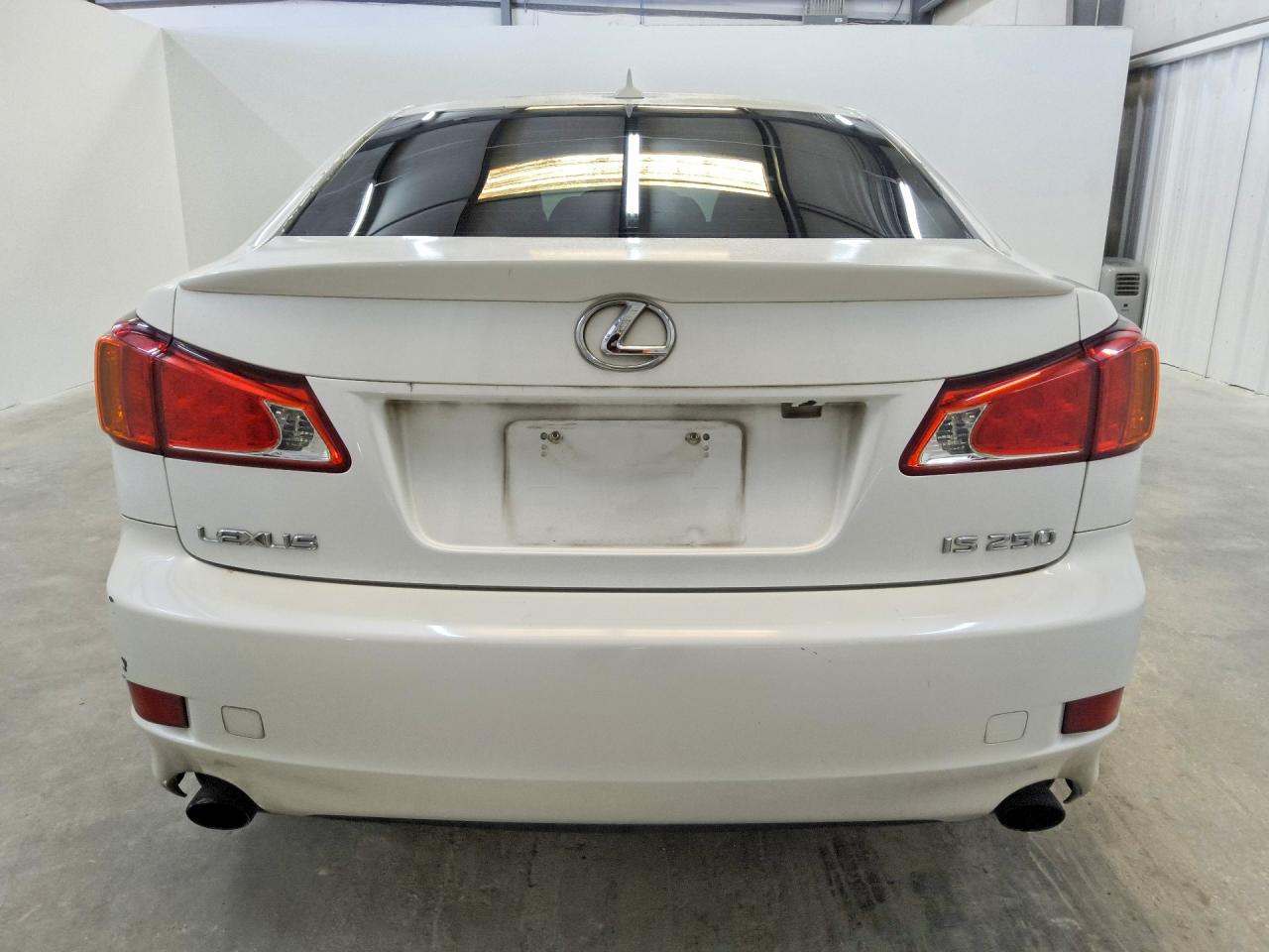 2009 Lexus Is 250 Base White vin: JTHBK262392088775