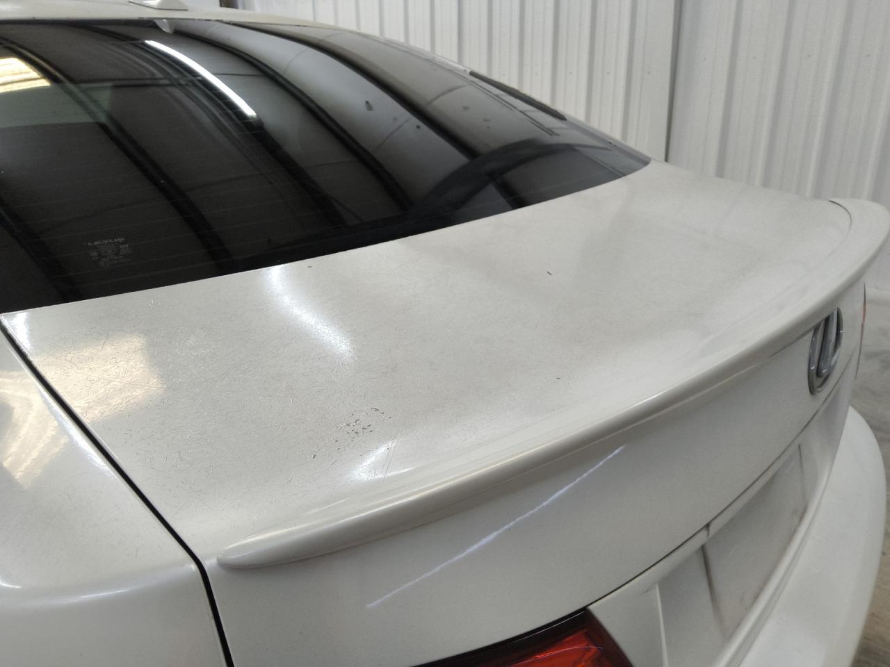 2009 Lexus Is 250 Base White vin: JTHBK262392088775 Damage: Deck Lid, Oxidized, > 12 Inches