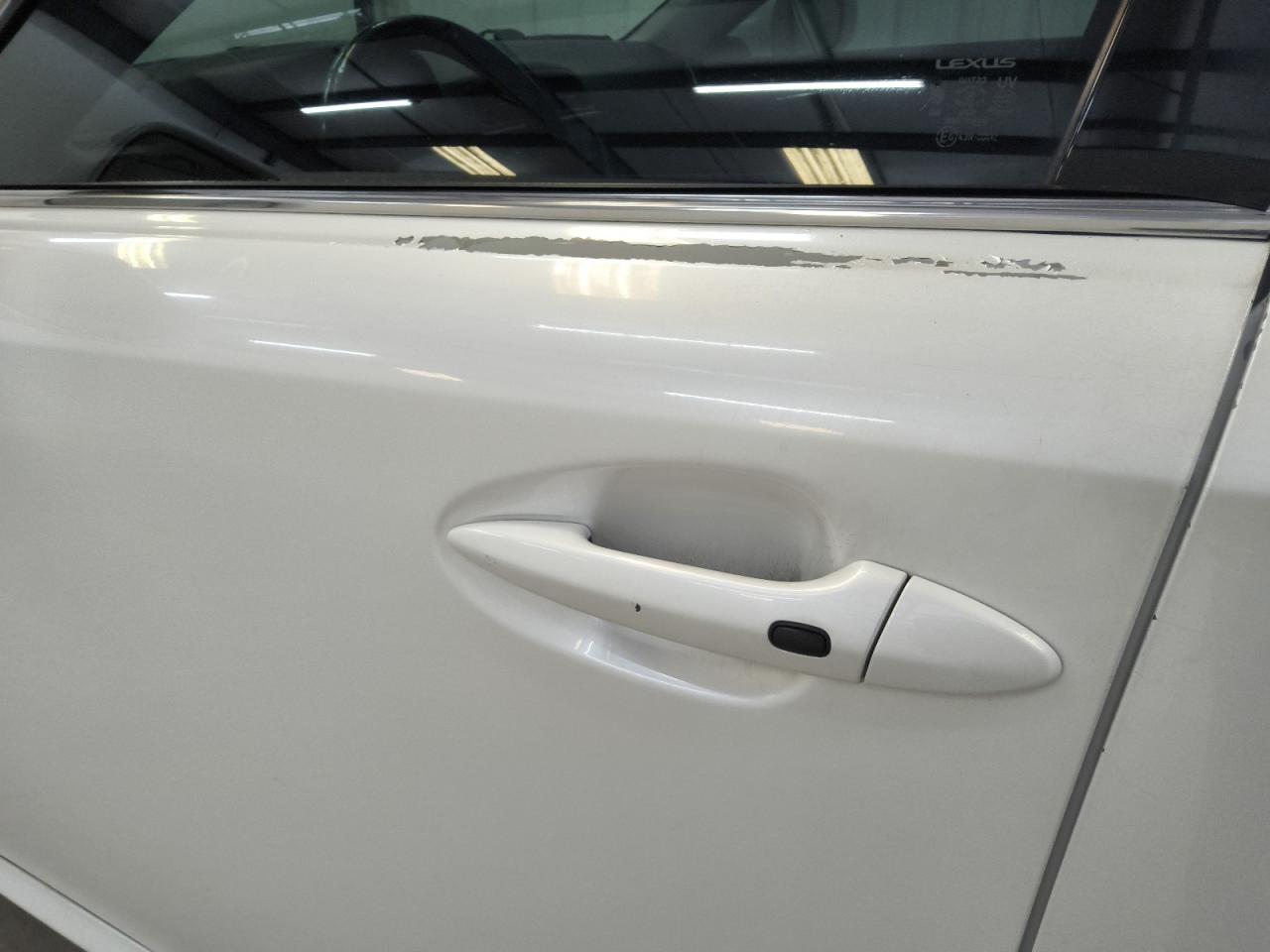 2009 Lexus Is 250 Base White vin: JTHBK262392088775 Damage: Left Front Door, Oxidized, > 12 Inches