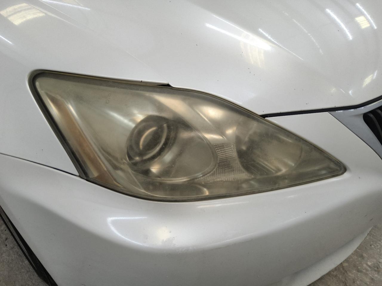 2009 Lexus Is 250 Base White vin: JTHBK262392088775 Damage: Right Head Lamp, Faded, Repair Required