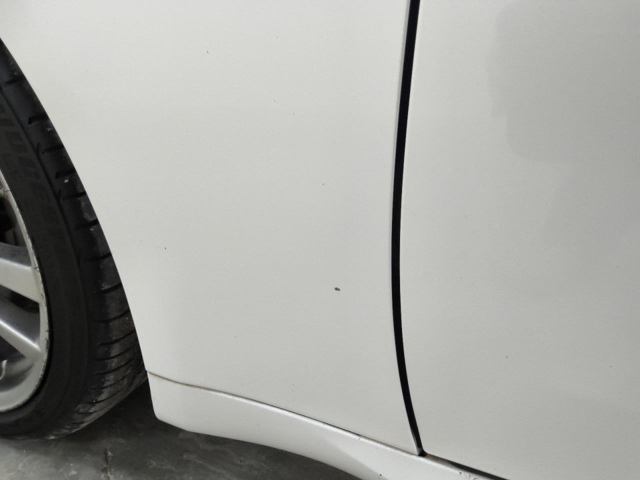 2009 Lexus Is 250 Base White vin: JTHBK262392088775 Damage: Left Front Fender, Chipped, 3