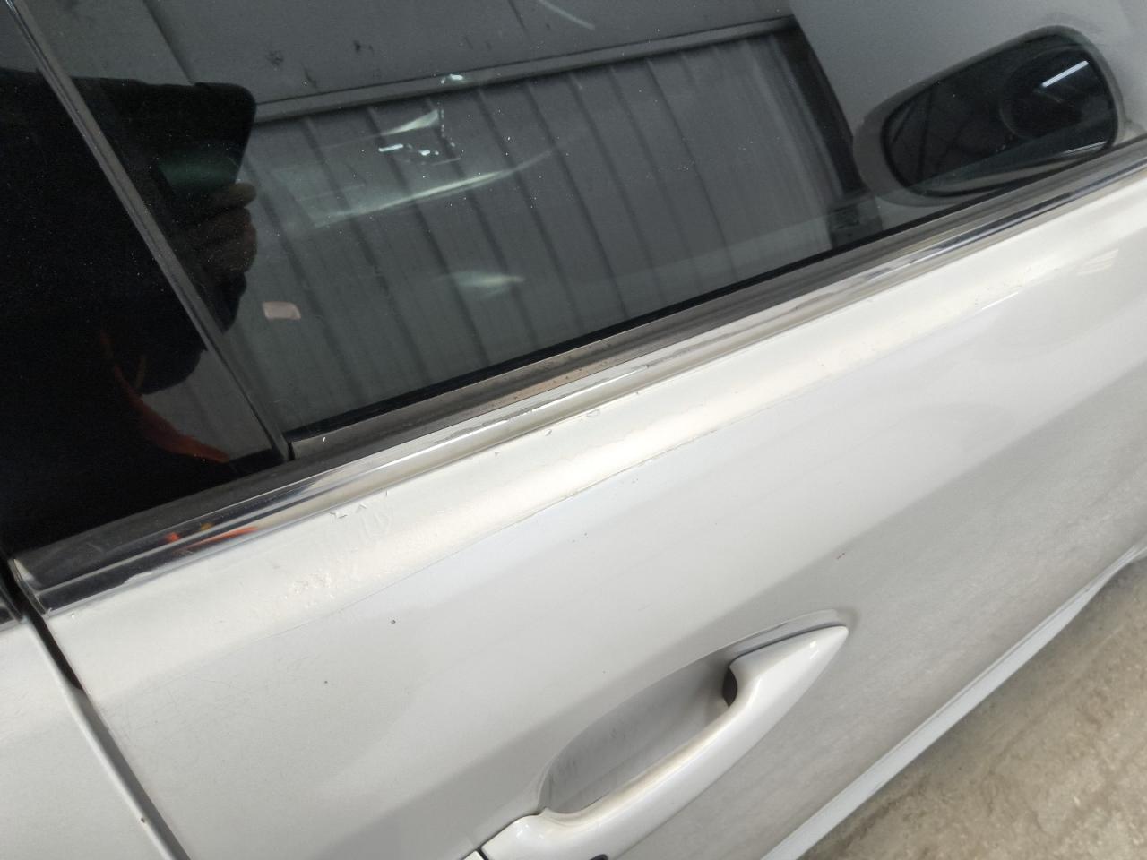 2009 Lexus Is 250 Base White vin: JTHBK262392088775 Damage: Right Front Door, Chipped, 5