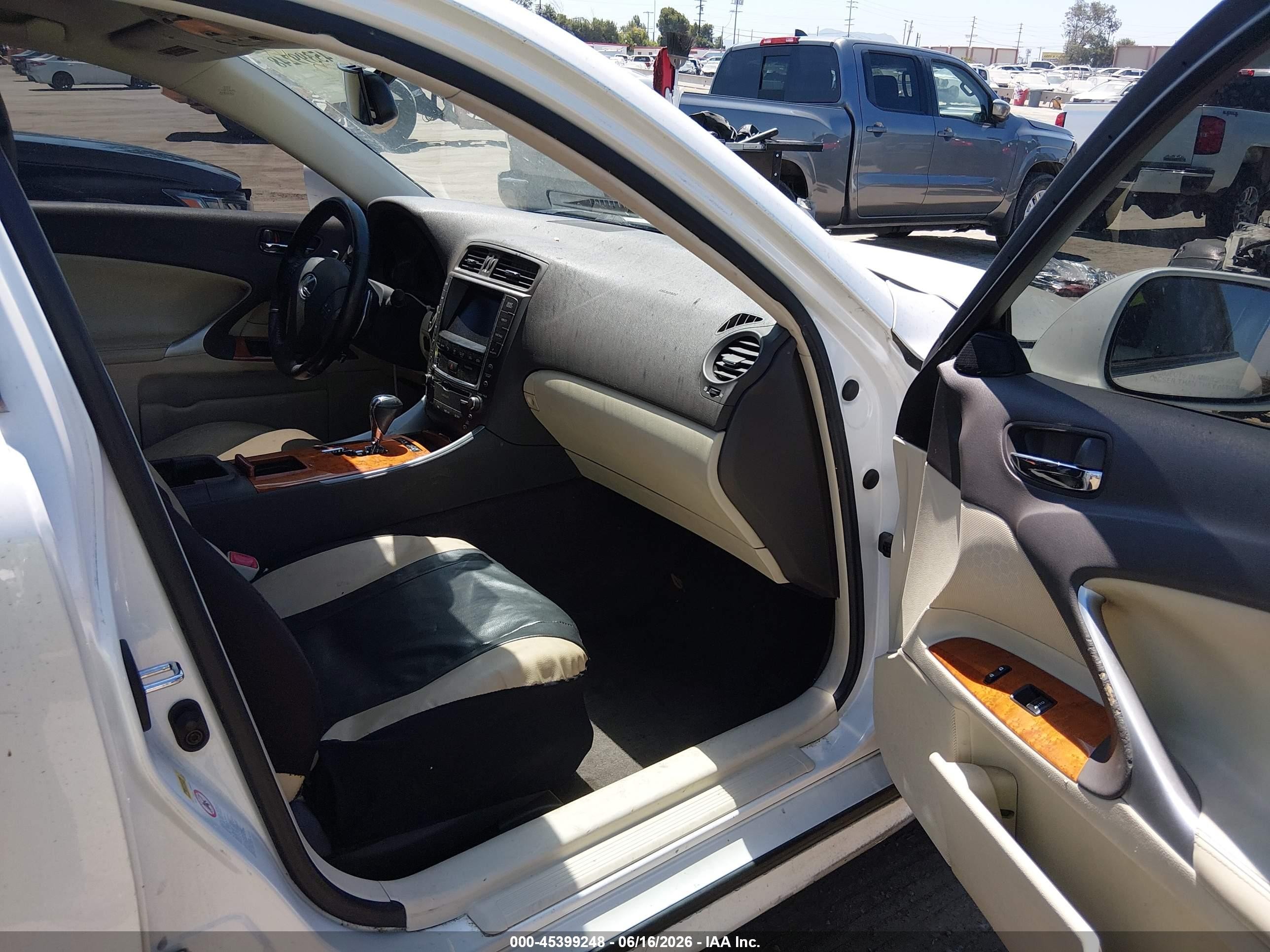 2009 Lexus Is 250   White vin: JTHBK262595088341