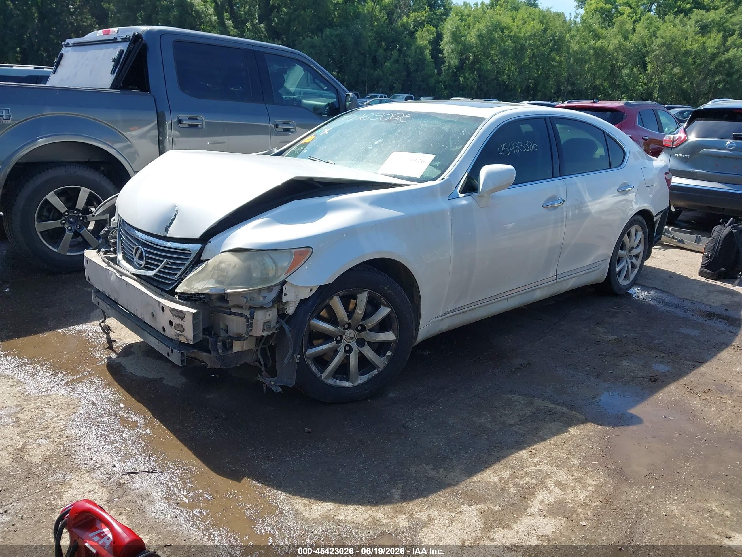 2008 Lexus Ls 460   White vin: JTHBL46F085080979