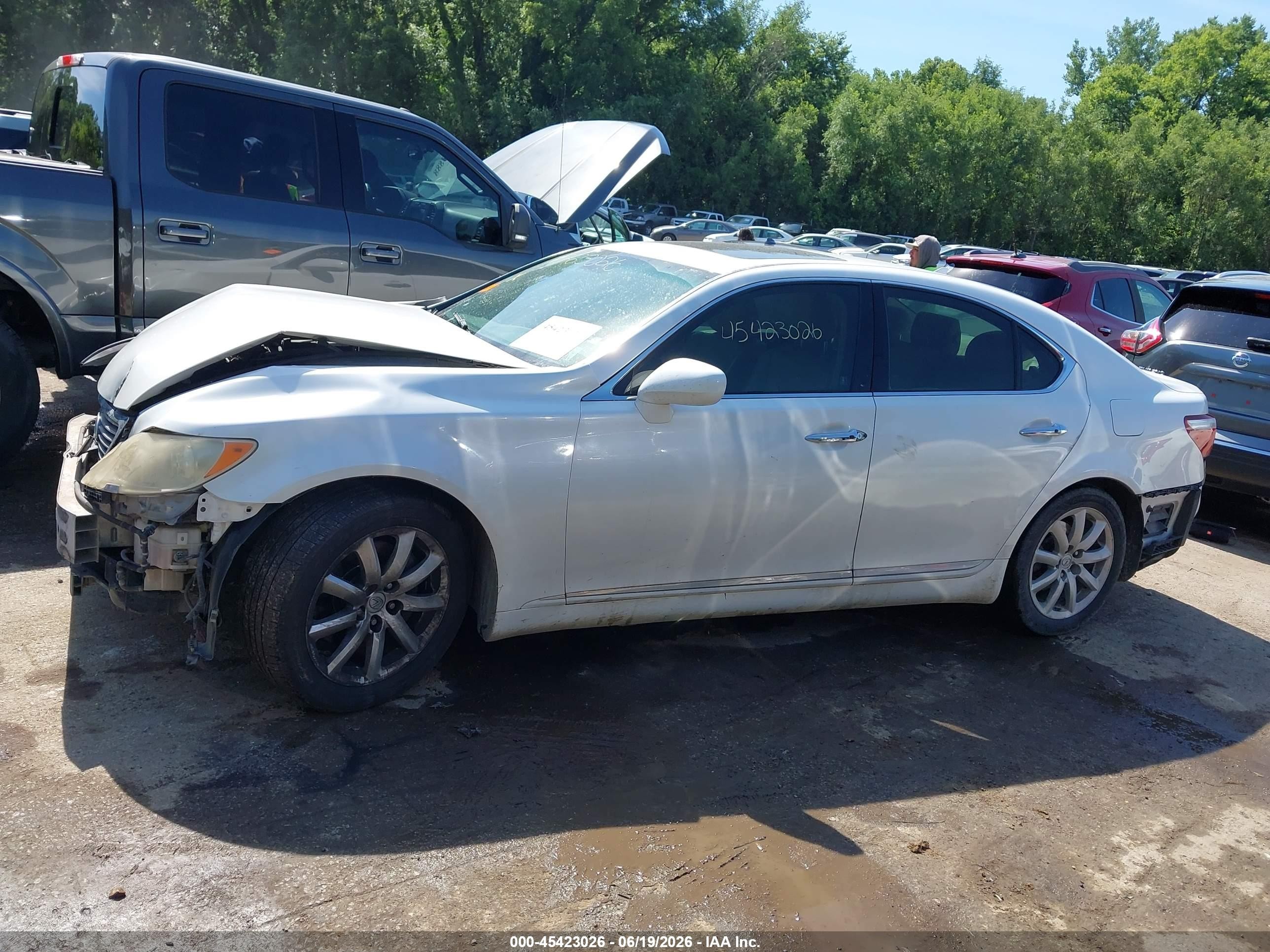 2008 Lexus Ls 460   White vin: JTHBL46F085080979
