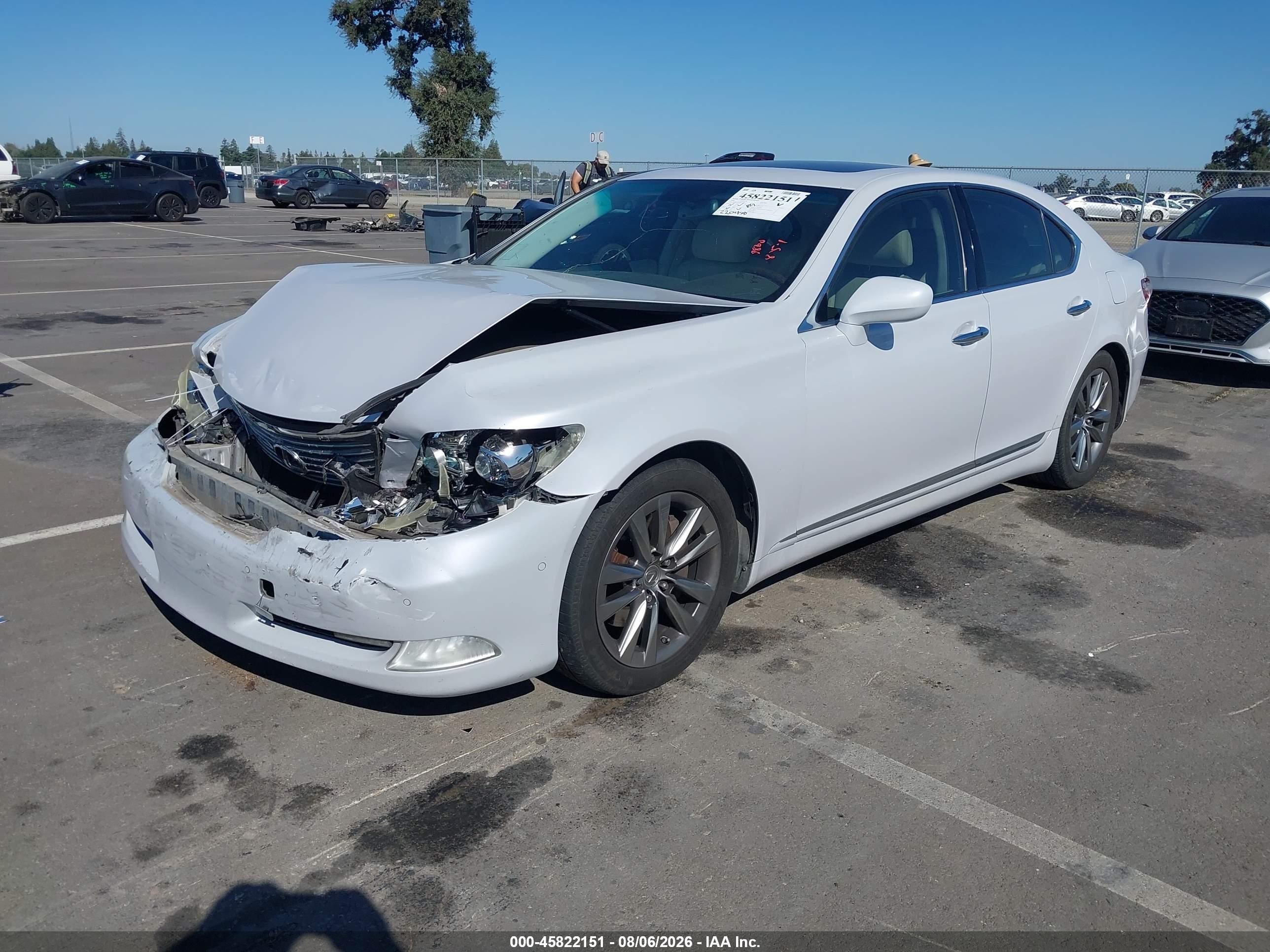 2008 Lexus Ls 460   White vin: JTHBL46F185070221