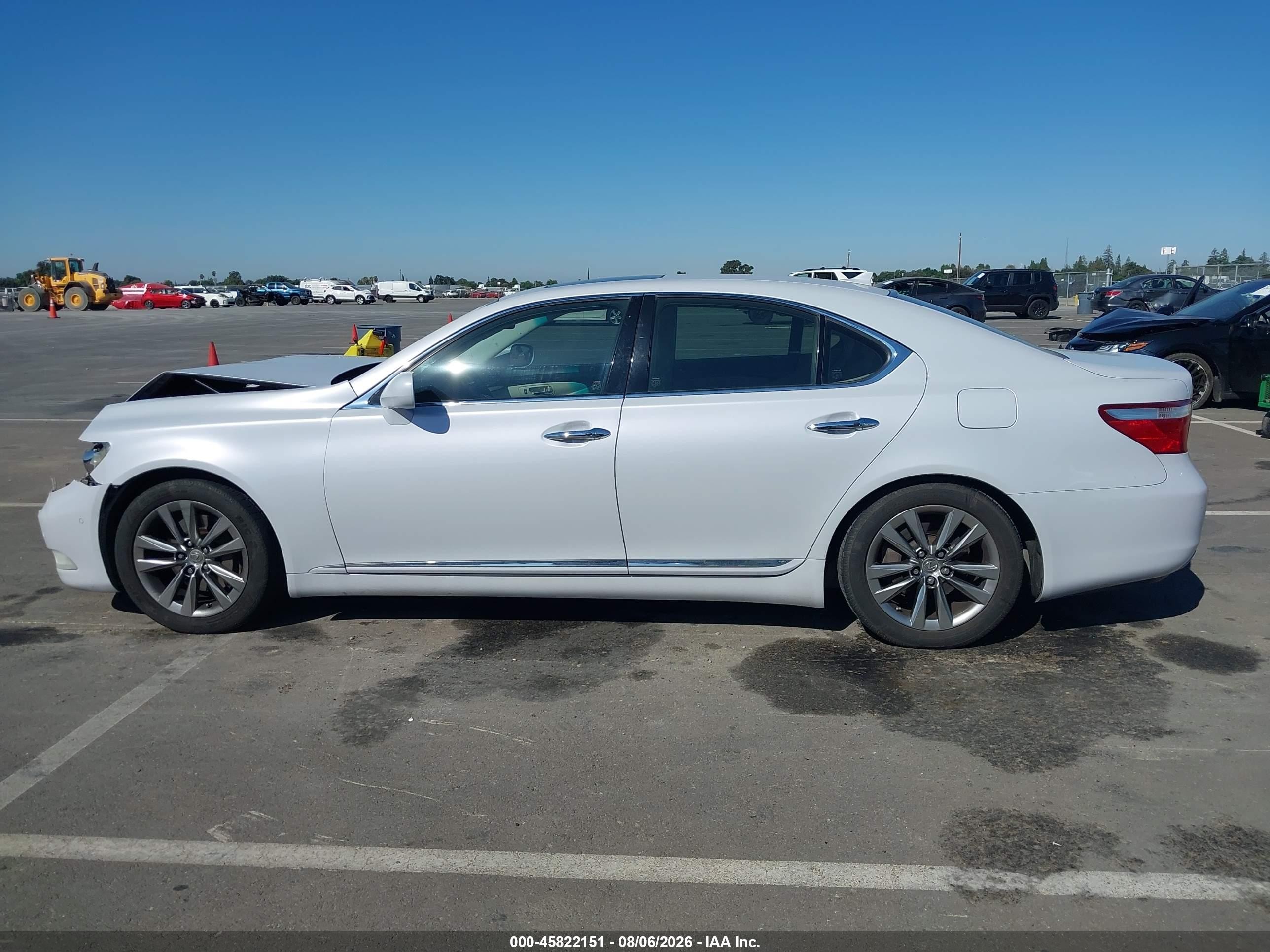 2008 Lexus Ls 460   White vin: JTHBL46F185070221