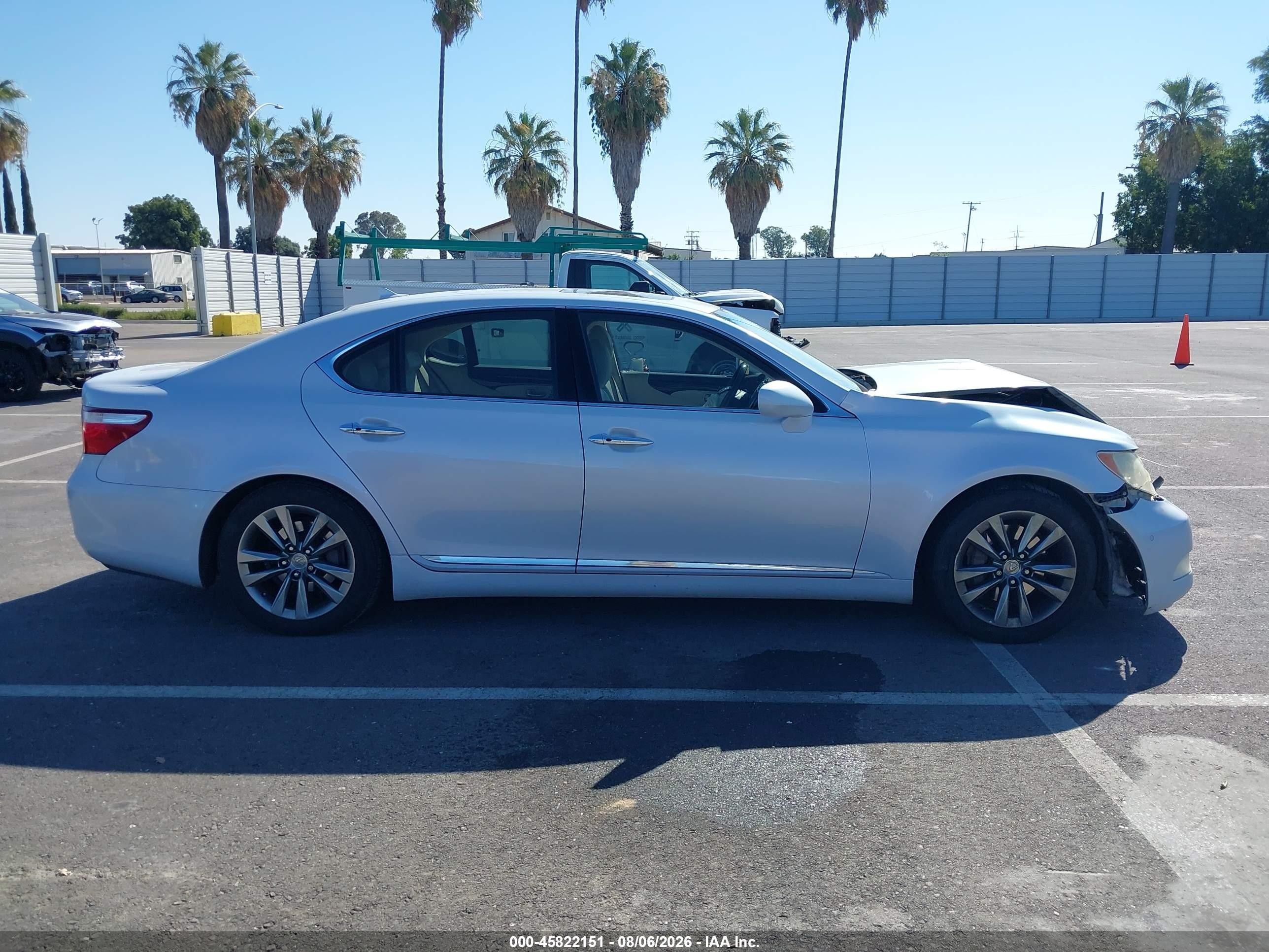 2008 Lexus Ls 460   White vin: JTHBL46F185070221