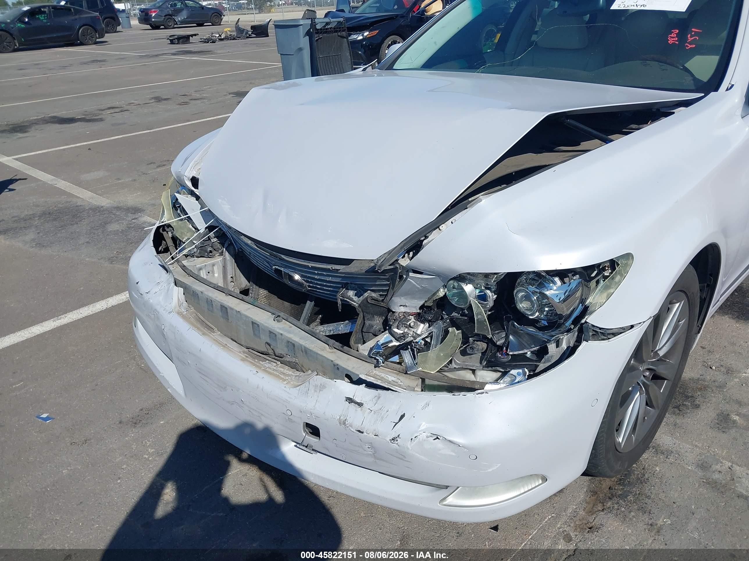 2008 Lexus Ls 460   White vin: JTHBL46F185070221