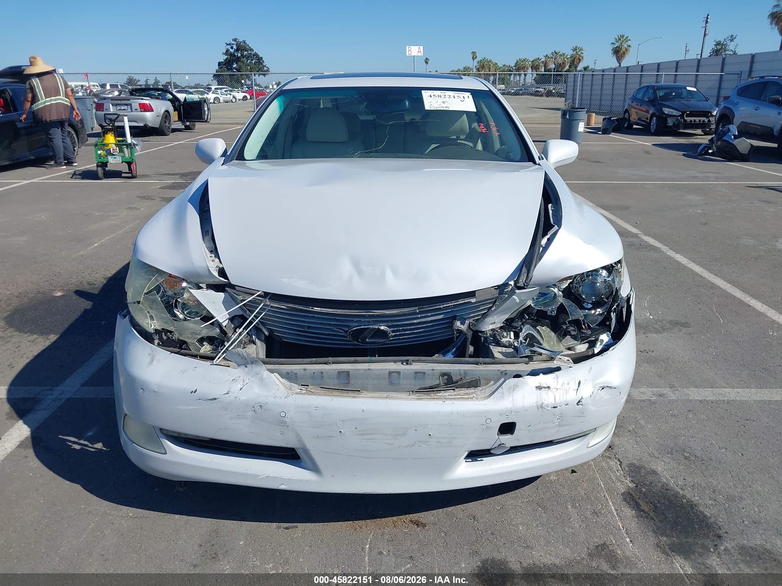 2008 Lexus Ls 460   White vin: JTHBL46F185070221