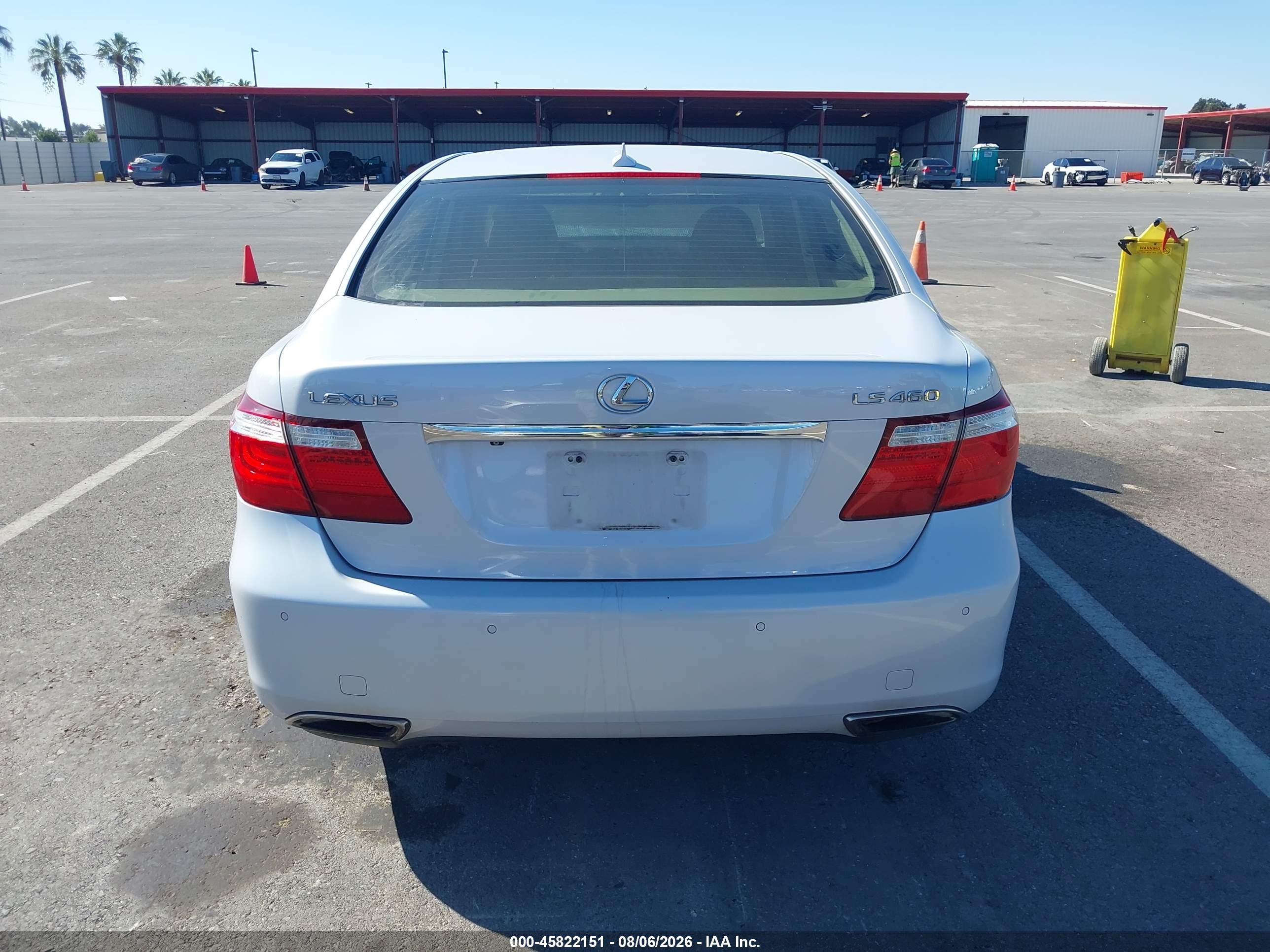 2008 Lexus Ls 460   White vin: JTHBL46F185070221