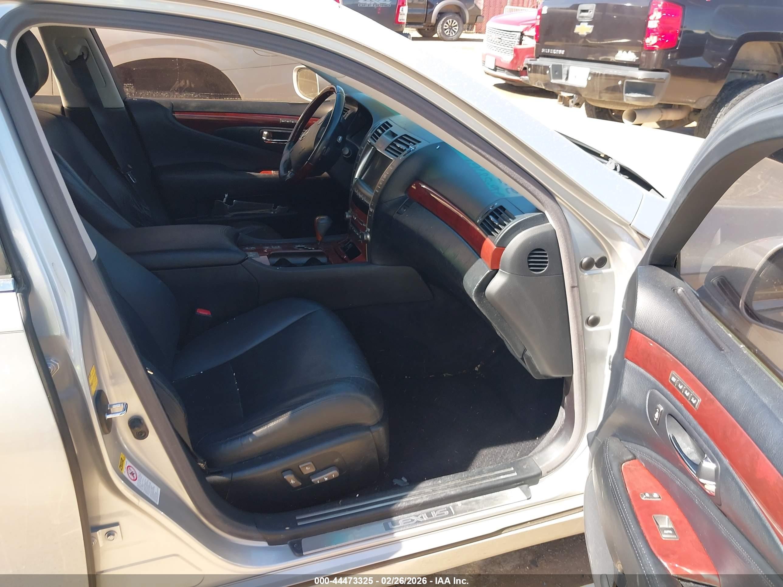 2009 Lexus Ls 460   Silver vin: JTHBL46F195088350