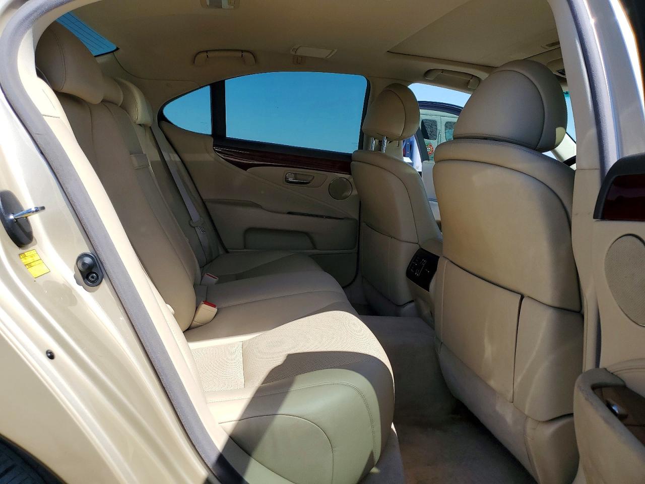 2007 Lexus Ls 460 Tan vin: JTHBL46F375036408