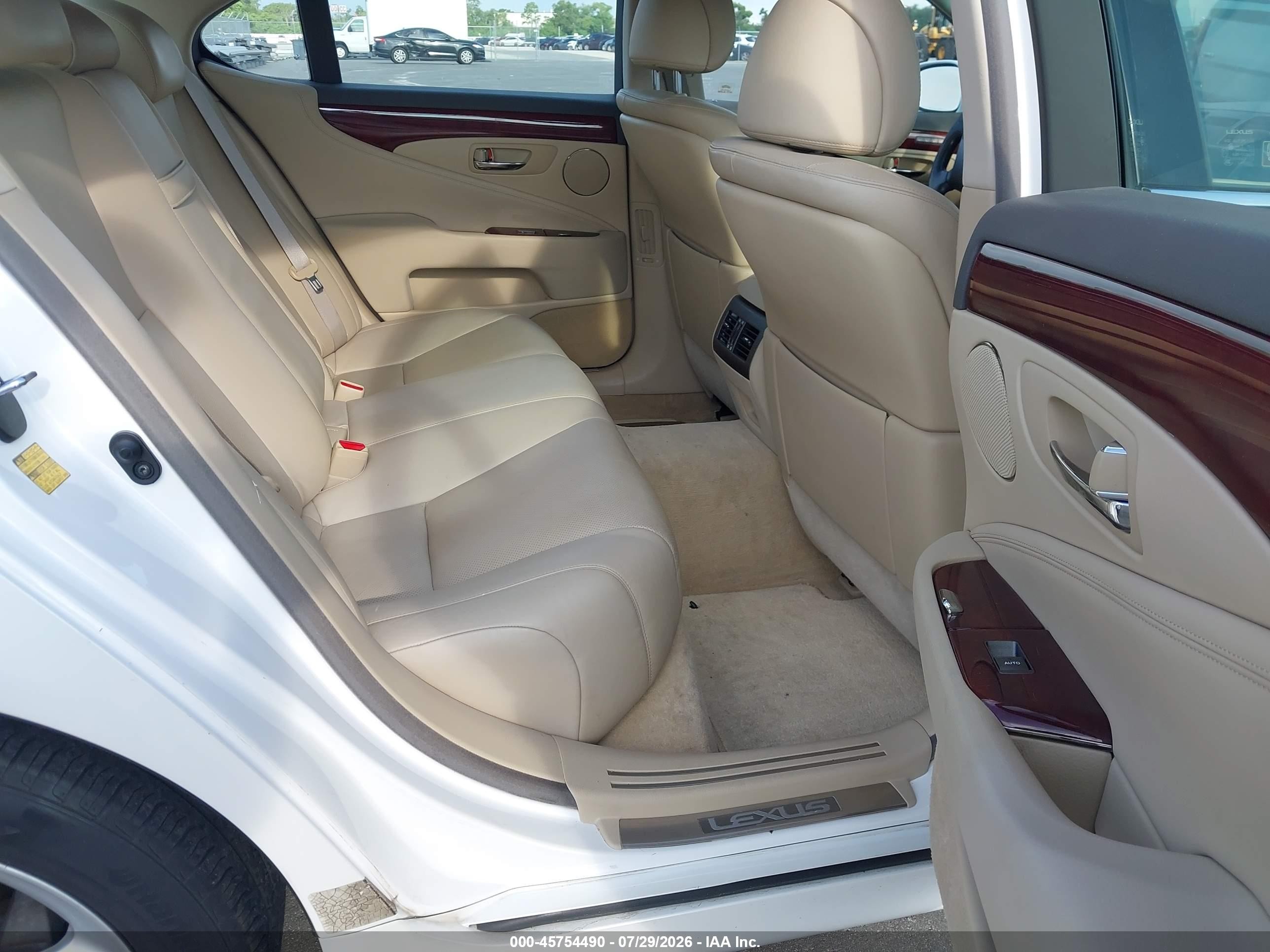 2008 Lexus Ls 460   White vin: JTHBL46F585068424