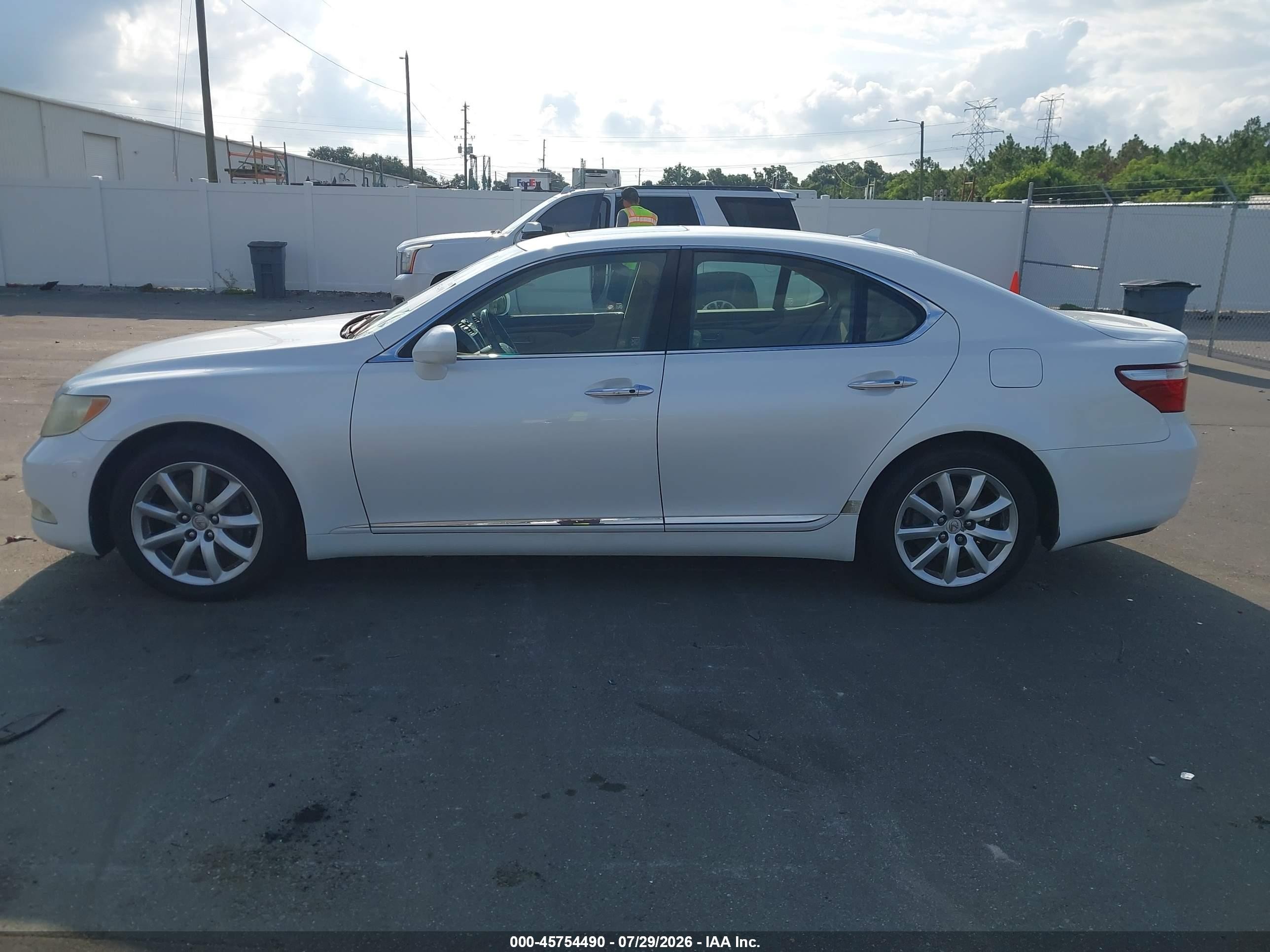 2008 Lexus Ls 460   White vin: JTHBL46F585068424