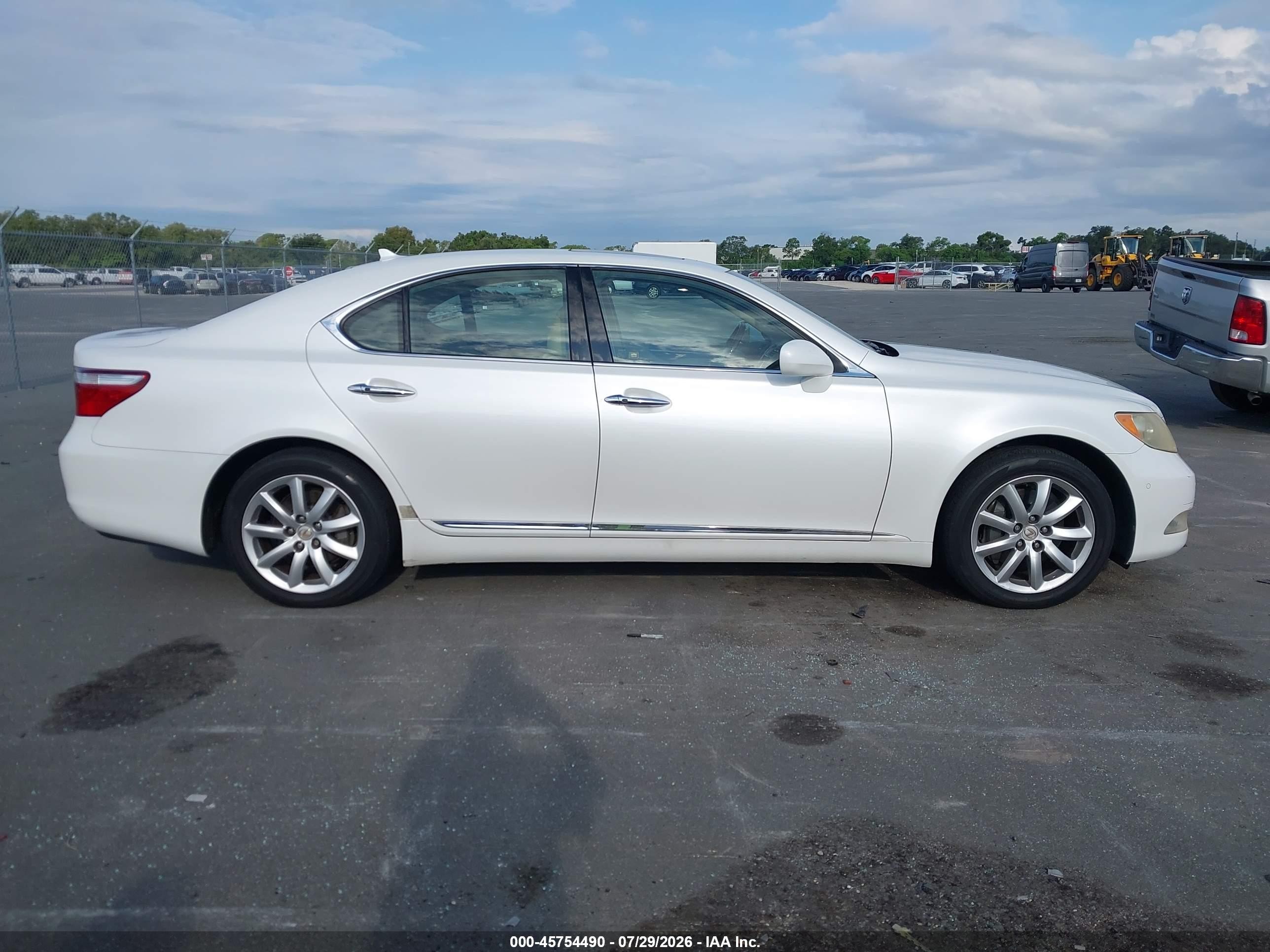 2008 Lexus Ls 460   White vin: JTHBL46F585068424