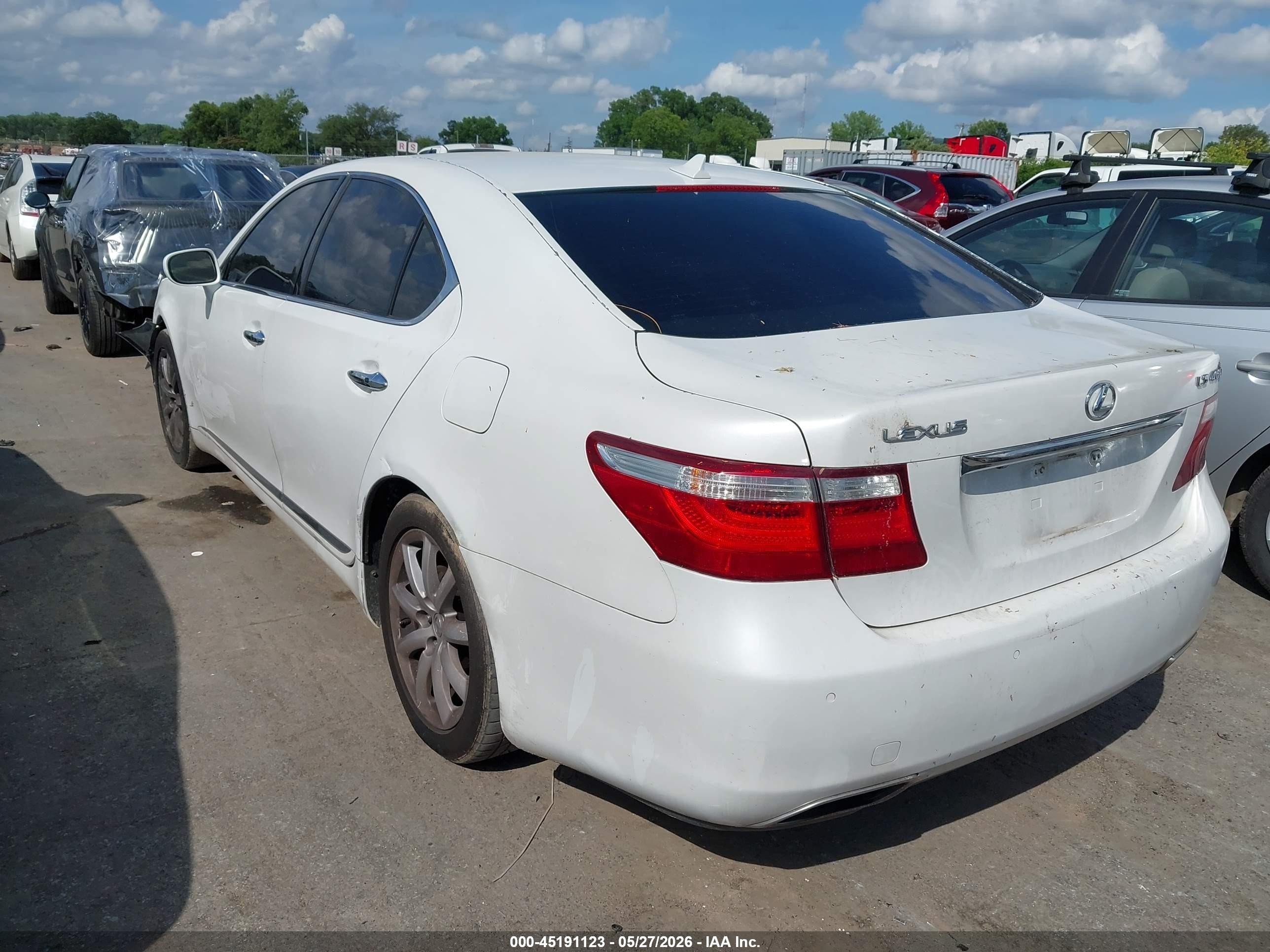 2007 Lexus Ls 460   White vin: JTHBL46F675012782