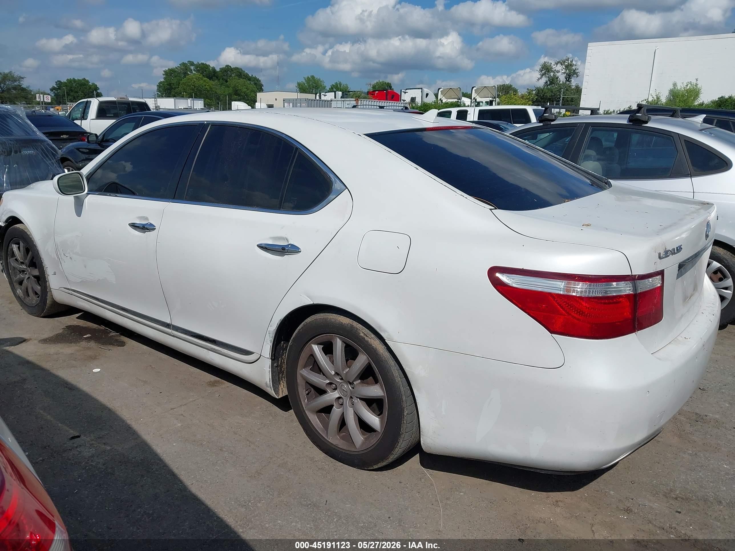 2007 Lexus Ls 460   White vin: JTHBL46F675012782