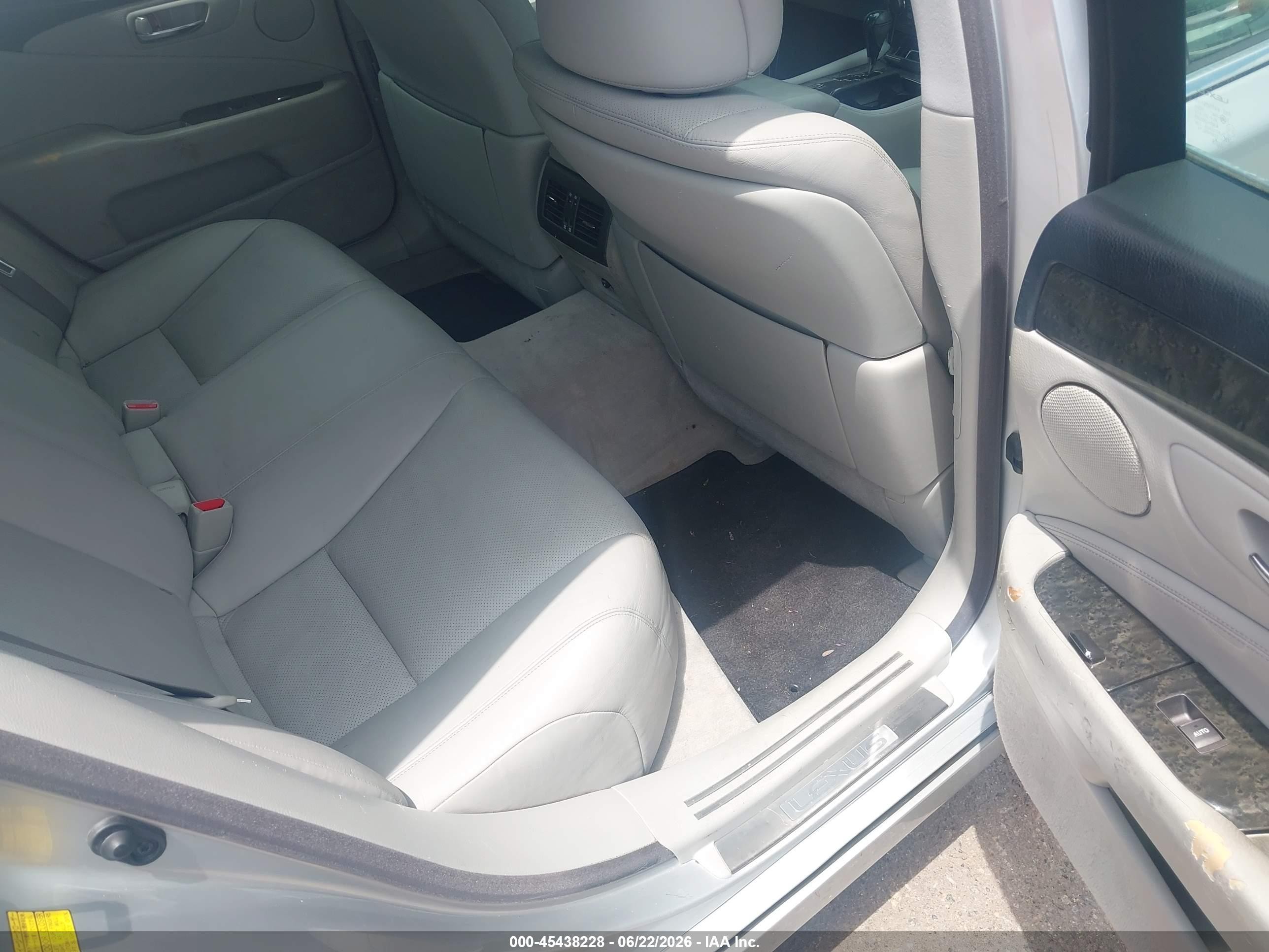 2009 Lexus Ls 460   Silver vin: JTHBL46F795086344