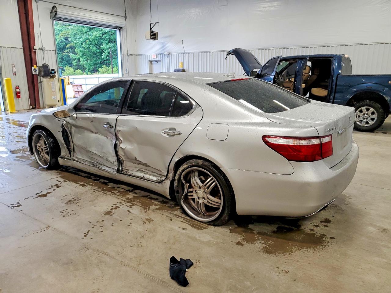 2008 Lexus Ls 460 Silver vin: JTHBL46FX85068581