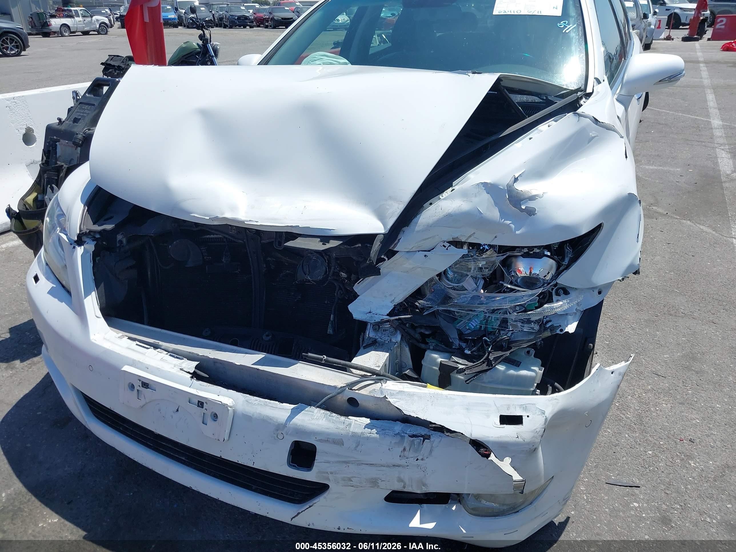 2010 Lexus Ls 460   White vin: JTHBL5EF1A5096007