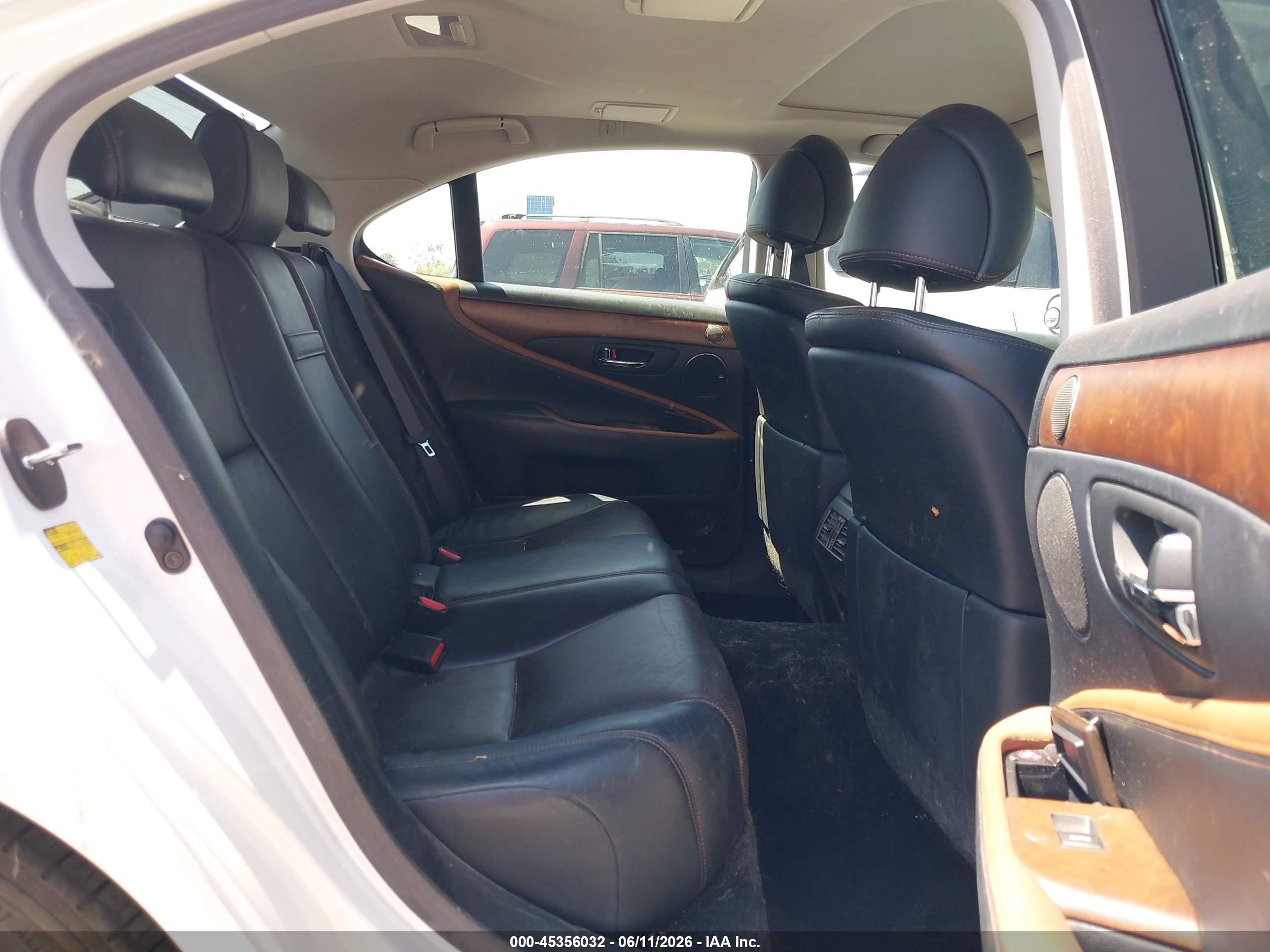 2010 Lexus Ls 460   White vin: JTHBL5EF1A5096007