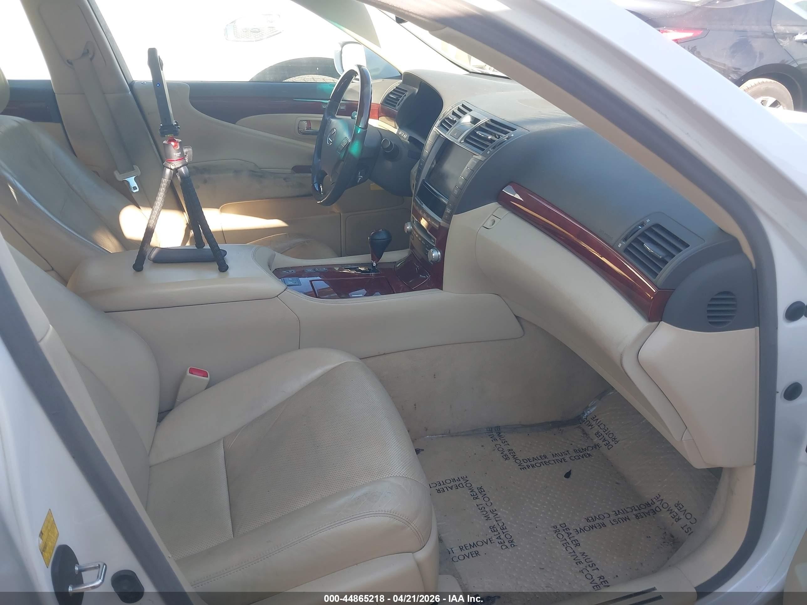 2012 Lexus Ls 460   White vin: JTHBL5EF1C5110197