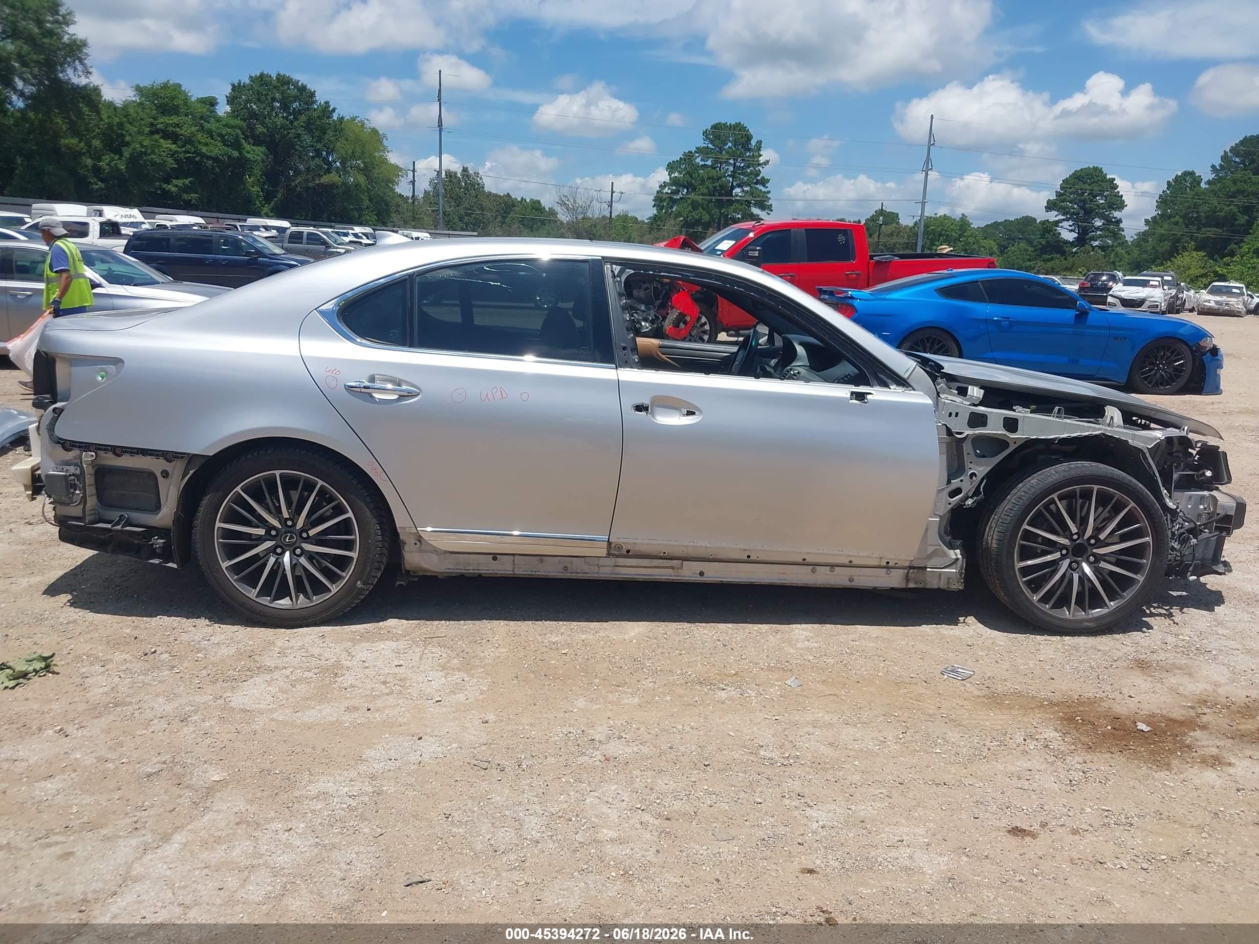 2014 Lexus Ls 460   Silver vin: JTHBL5EF1E5132123
