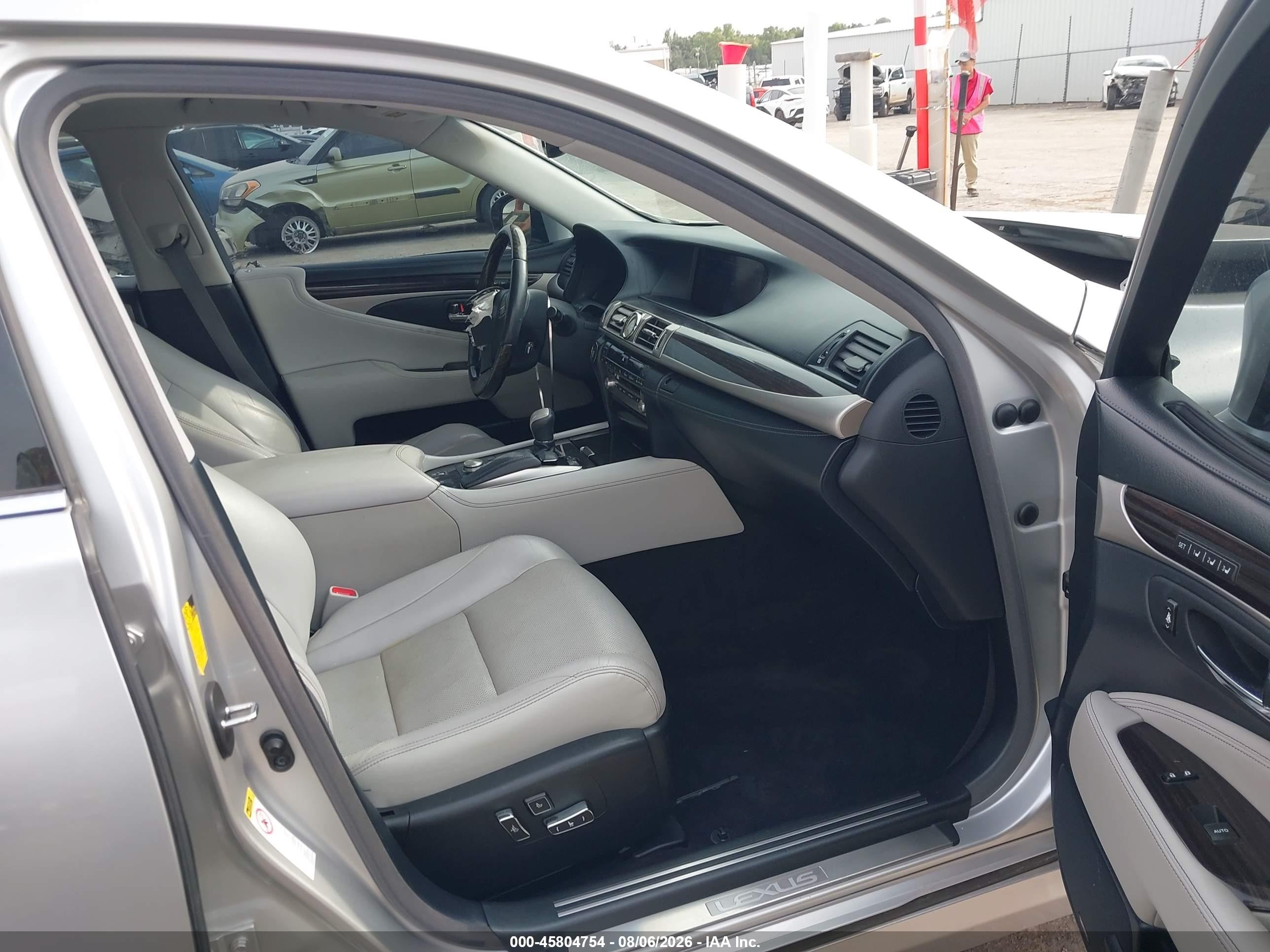 2014 Lexus Ls 460 Silver vin: JTHBL5EF1E5132154