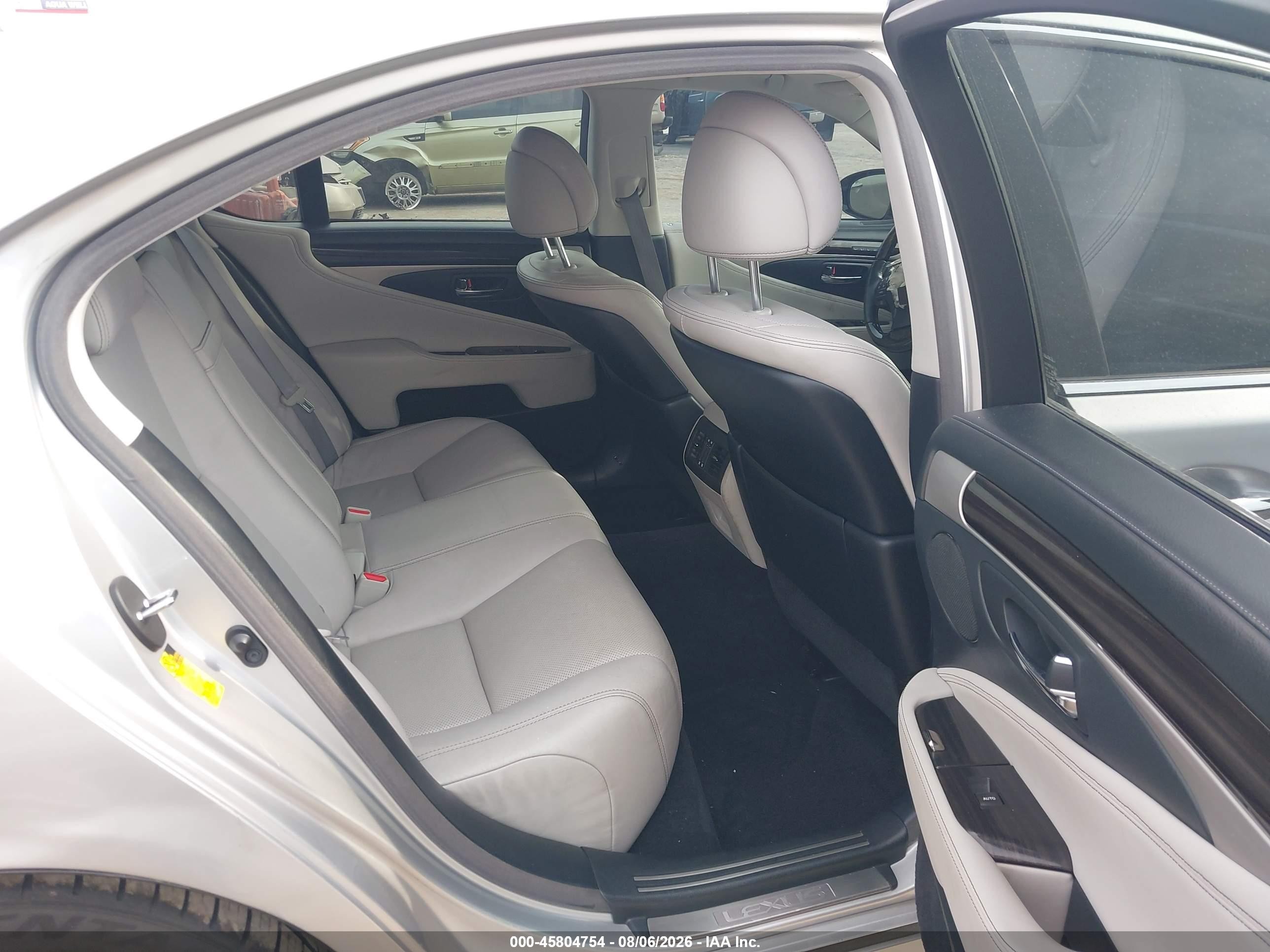 2014 Lexus Ls 460 Silver vin: JTHBL5EF1E5132154