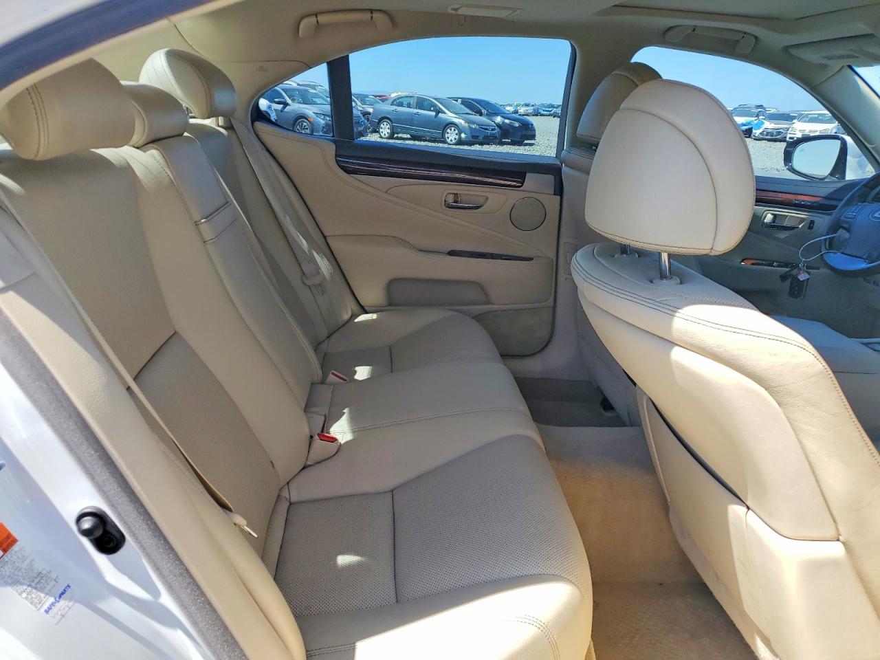 2015 Lexus Ls 460 White vin: JTHBL5EF1F5138277