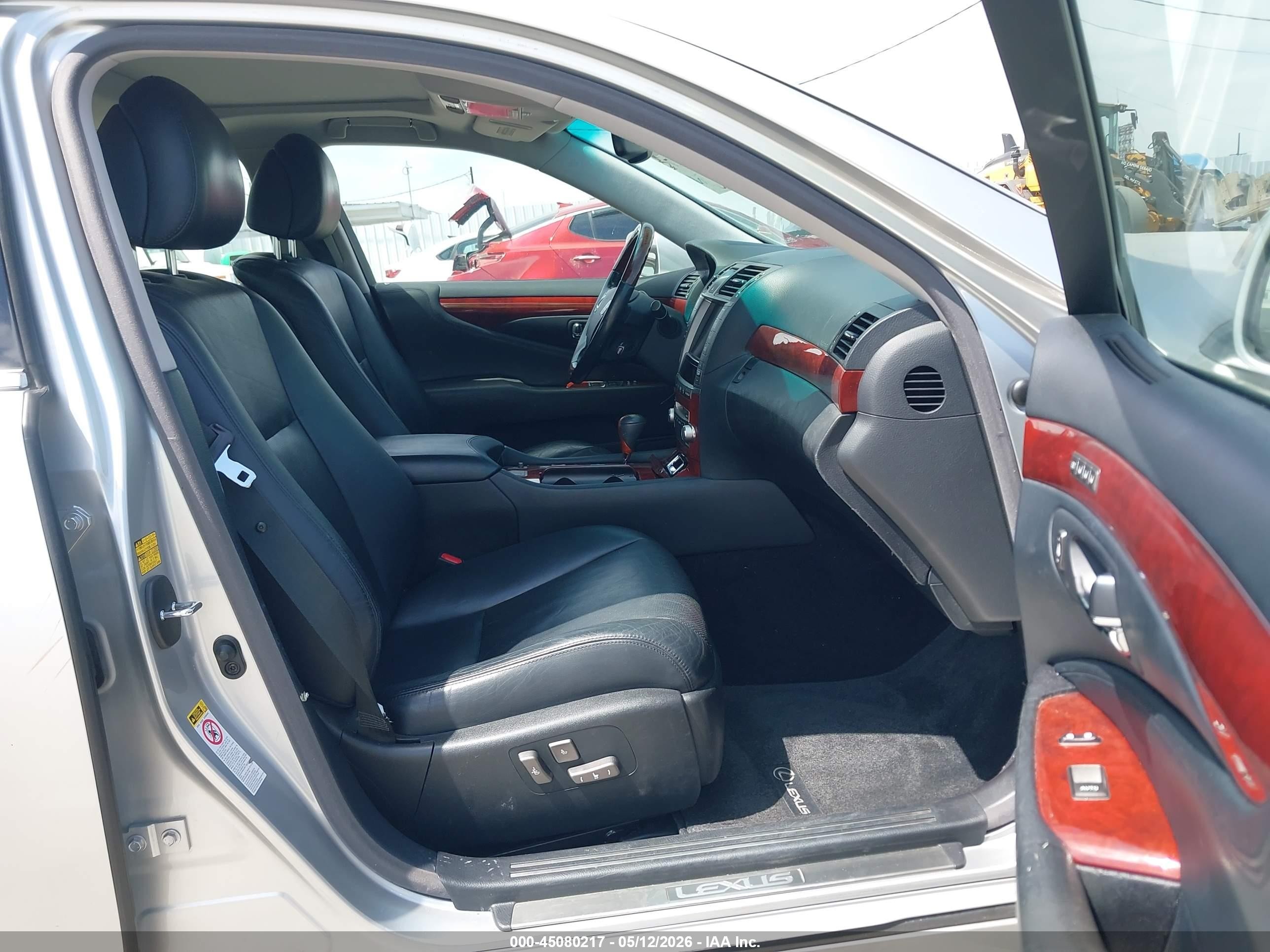 2012 Lexus Ls 460   Серебряный vin: JTHBL5EF2C5108569