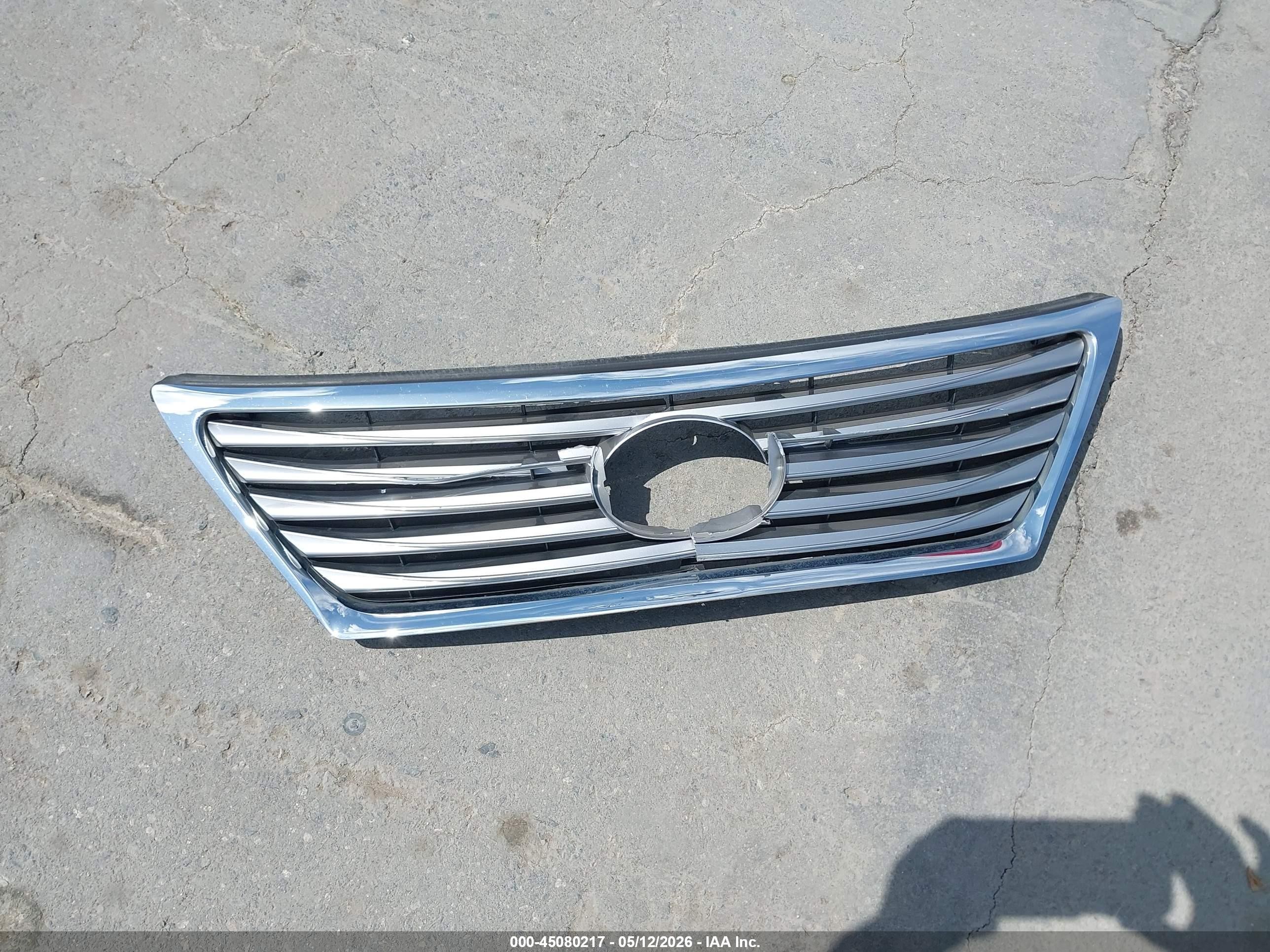 2012 Lexus Ls 460   Серебряный vin: JTHBL5EF2C5108569