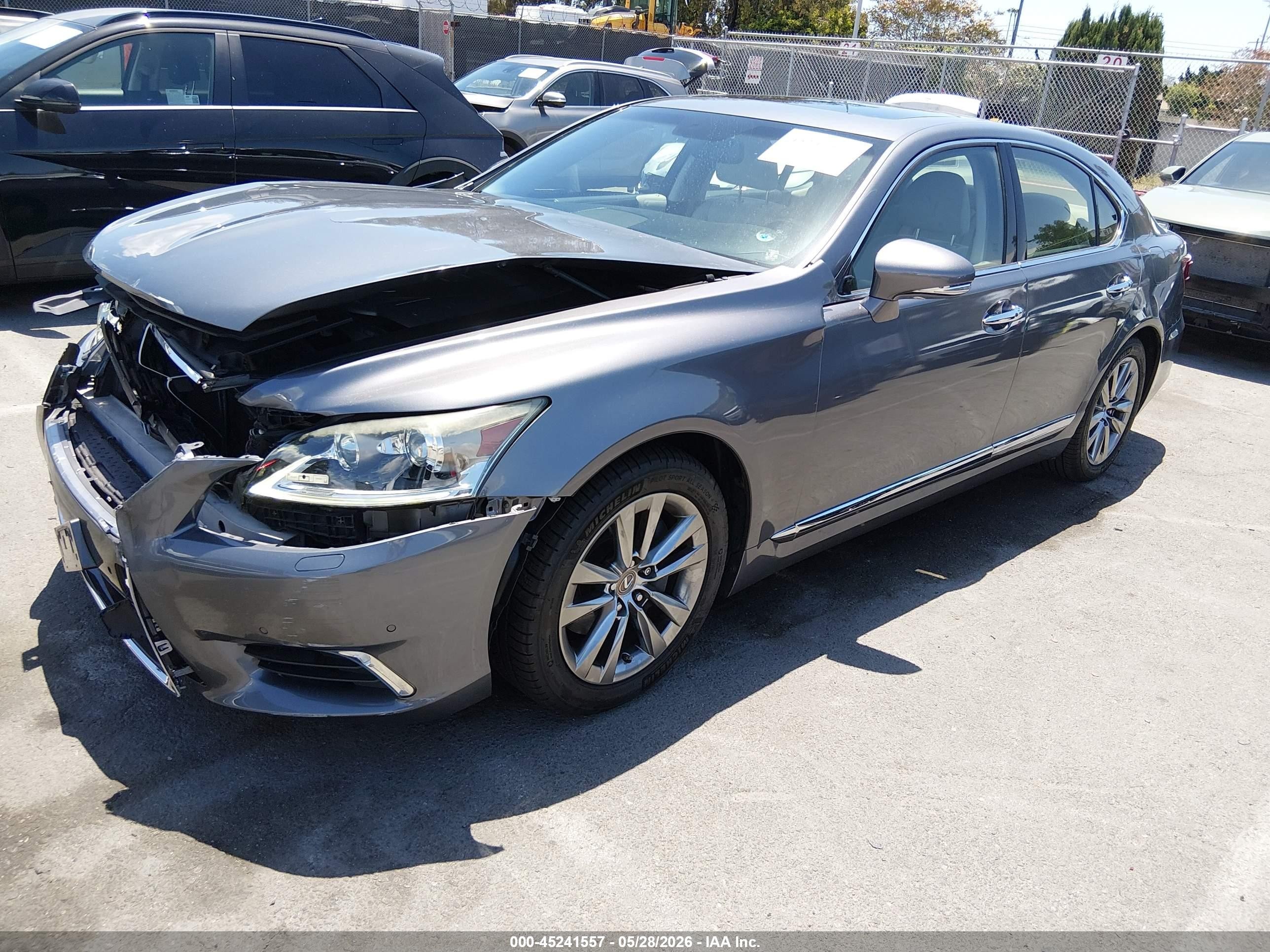 2014 Lexus Ls 460 Серый vin: JTHBL5EF2E5132129