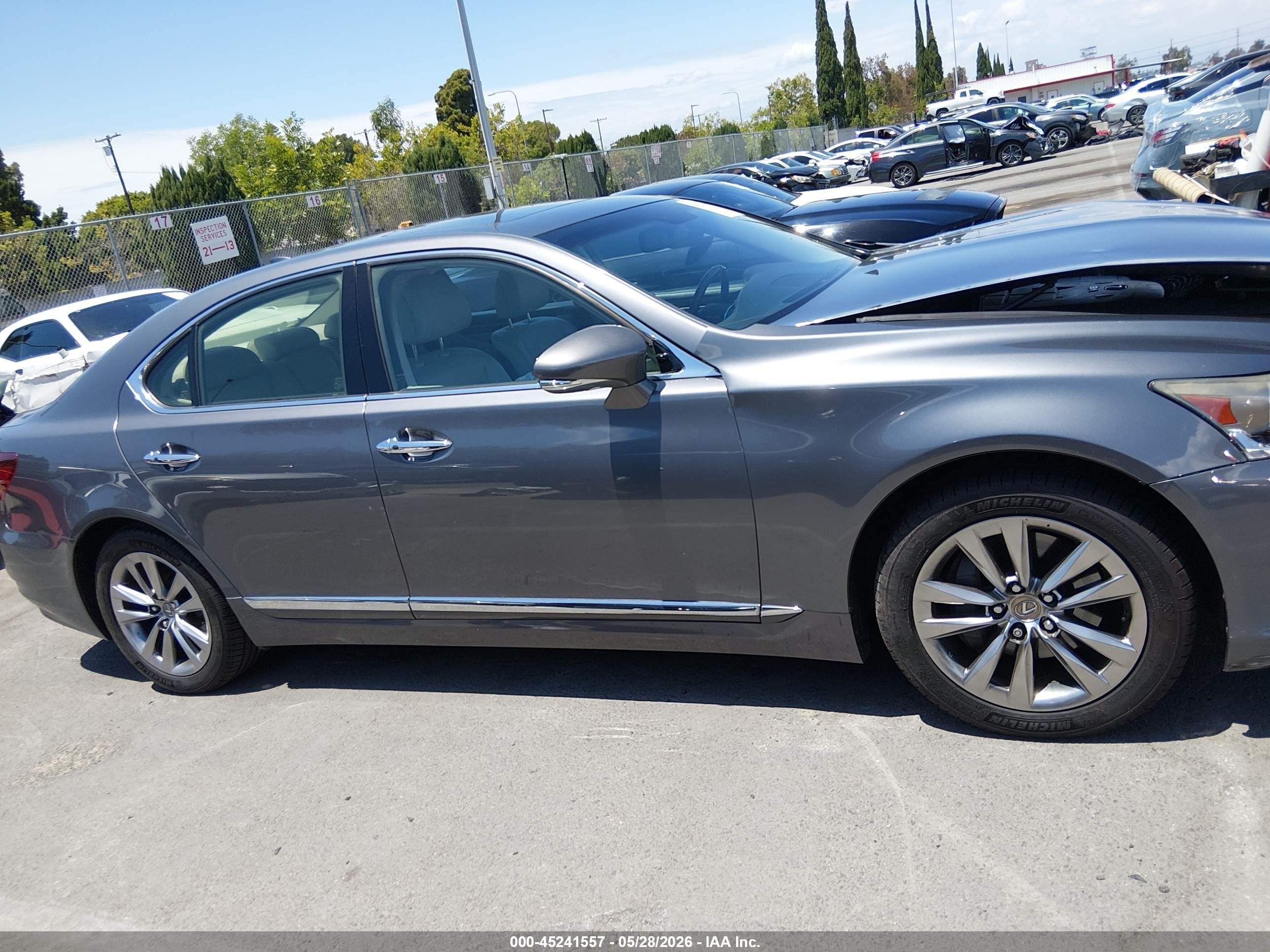 2014 Lexus Ls 460 Серый vin: JTHBL5EF2E5132129