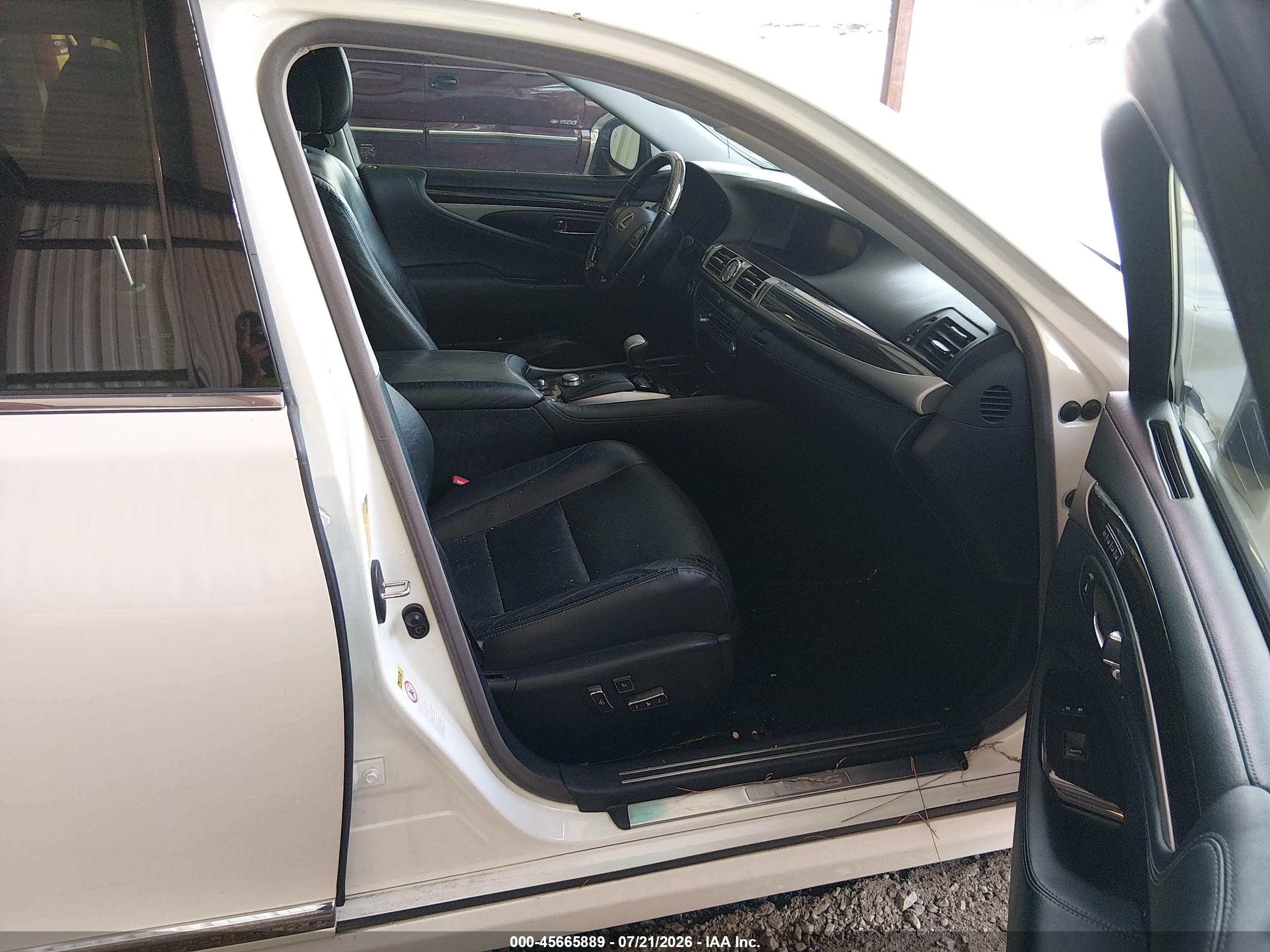 2013 Lexus Ls 460   White vin: JTHBL5EF3D5122479