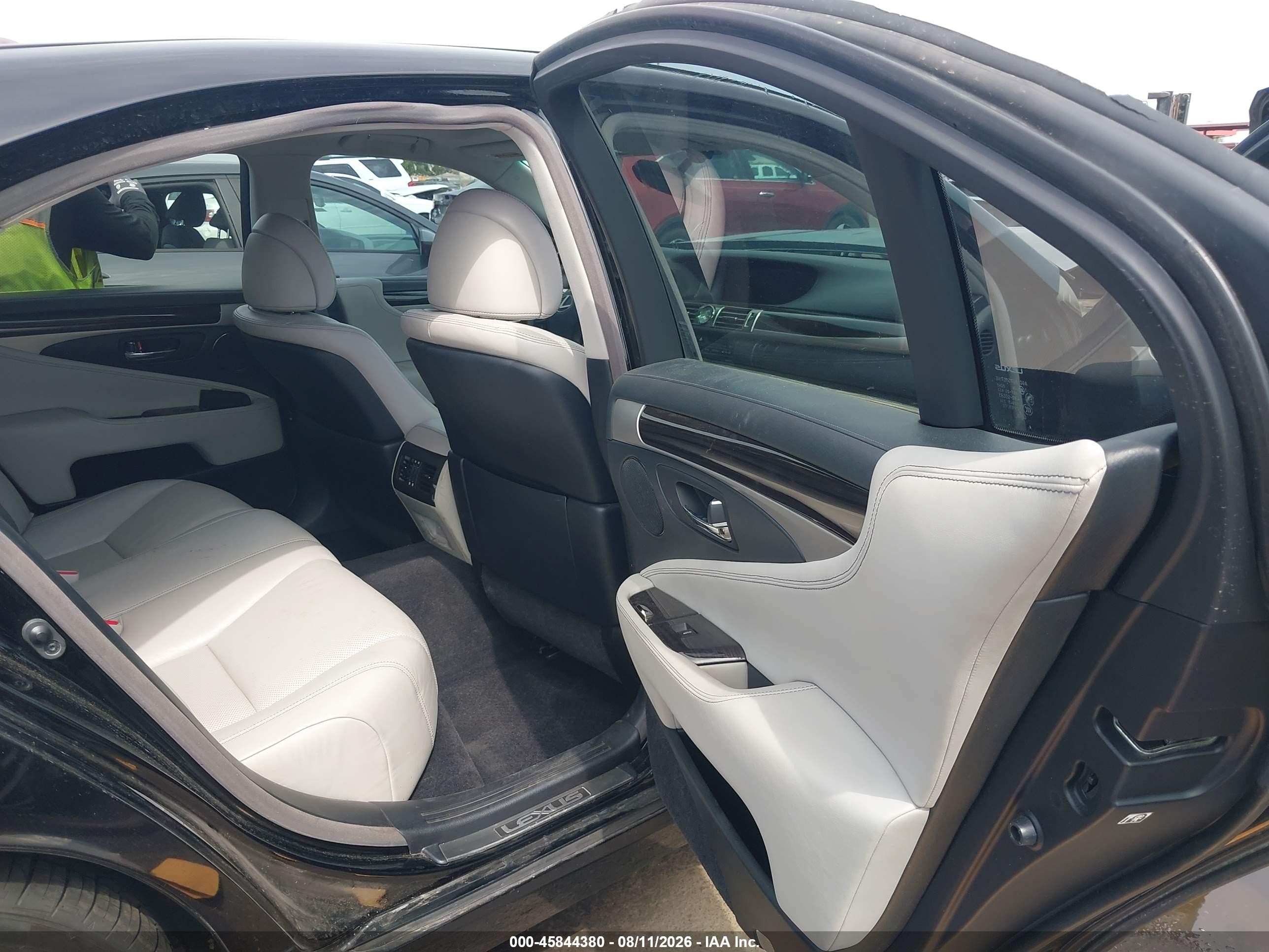 2014 Lexus Ls 460   Black vin: JTHBL5EF3E5125898