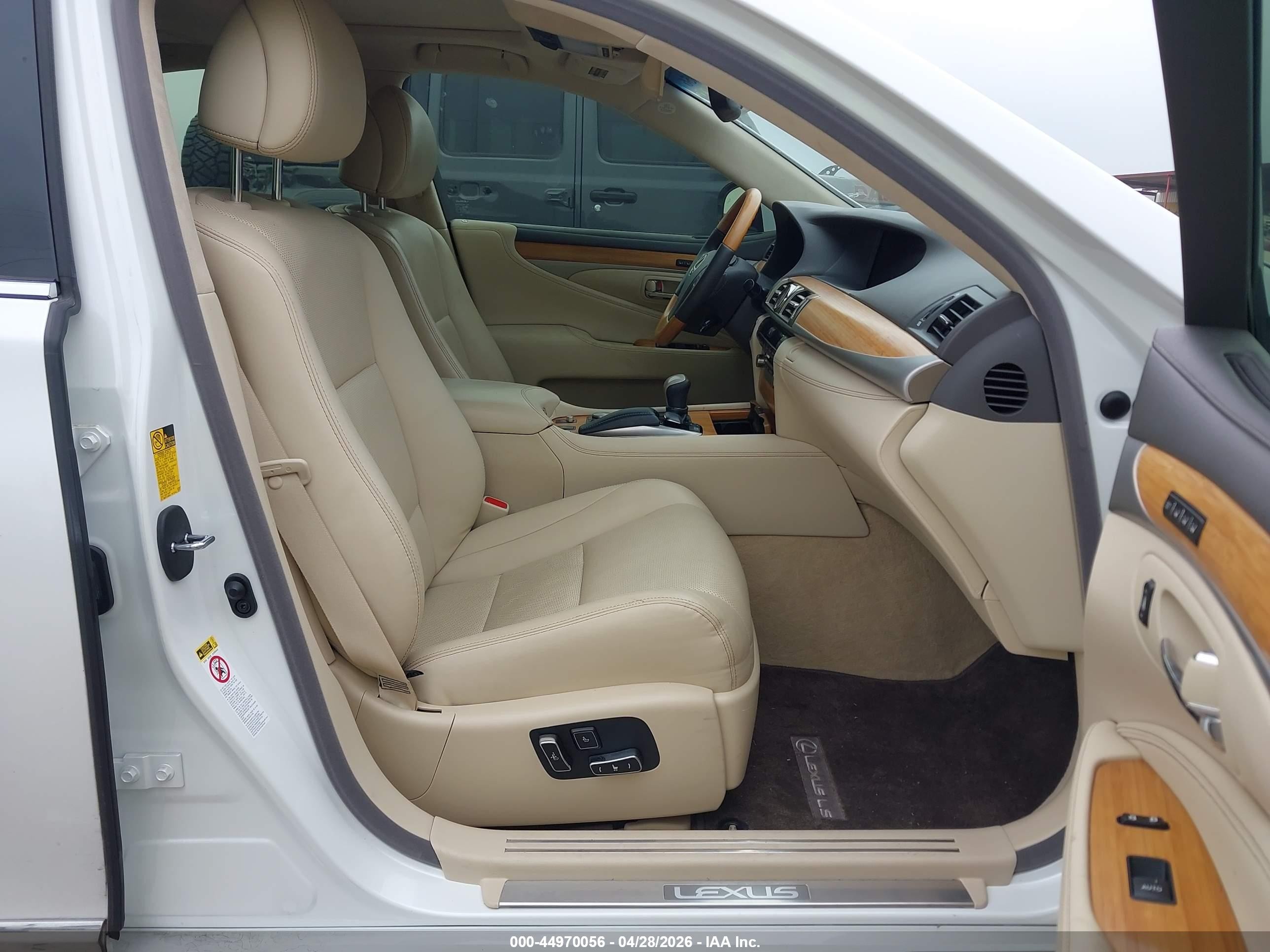 2014 Lexus Ls 460 White vin: JTHBL5EF3E5128784