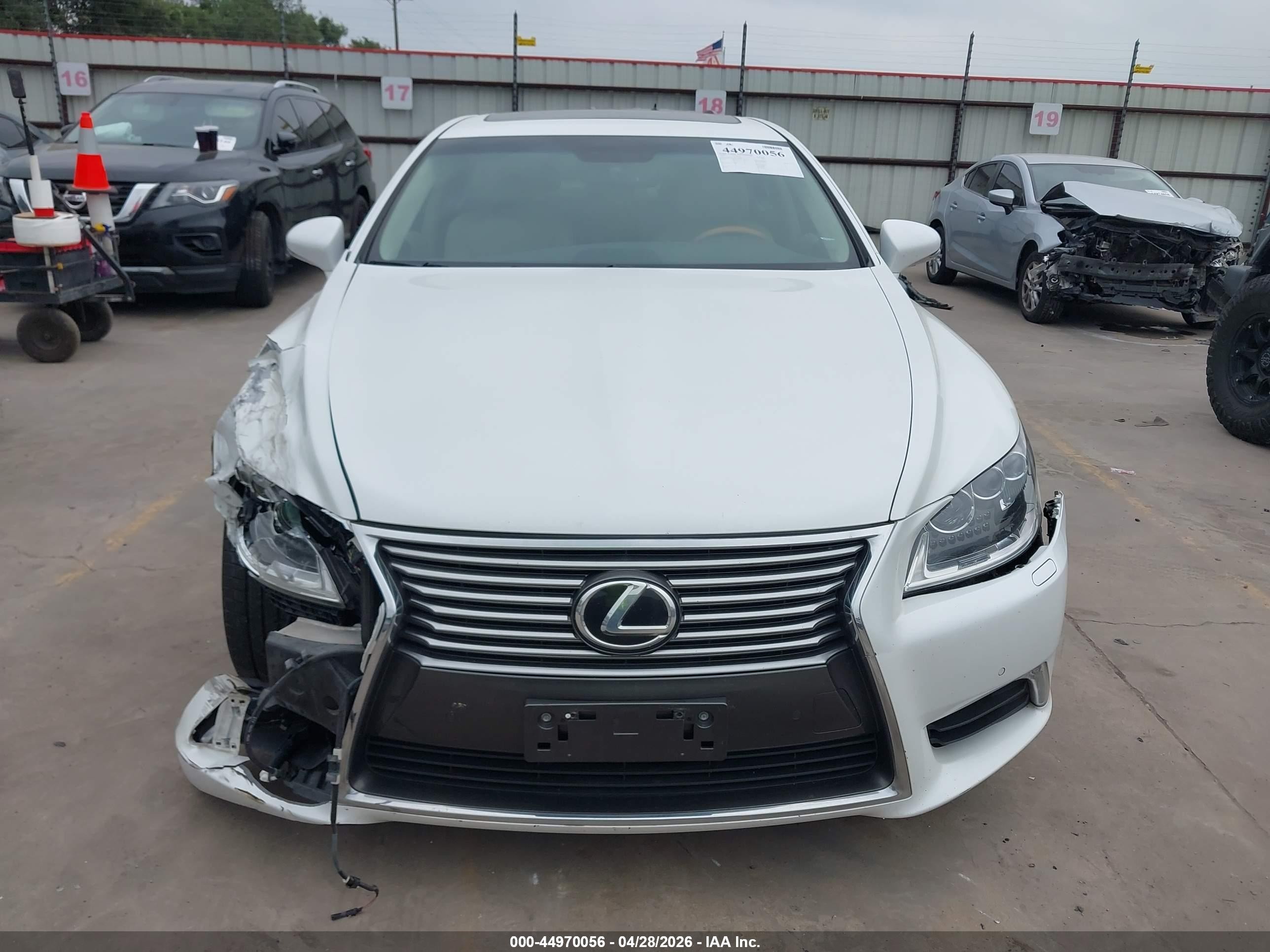 2014 Lexus Ls 460 White vin: JTHBL5EF3E5128784