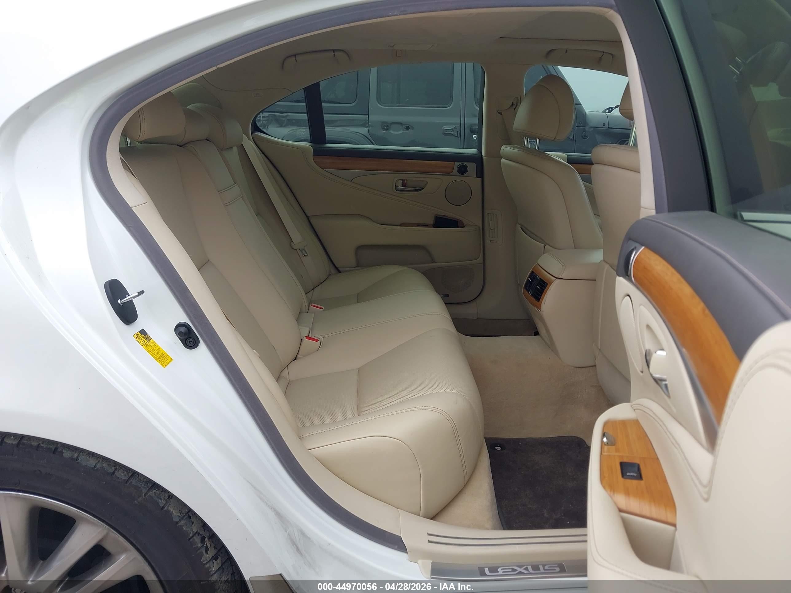 2014 Lexus Ls 460 White vin: JTHBL5EF3E5128784