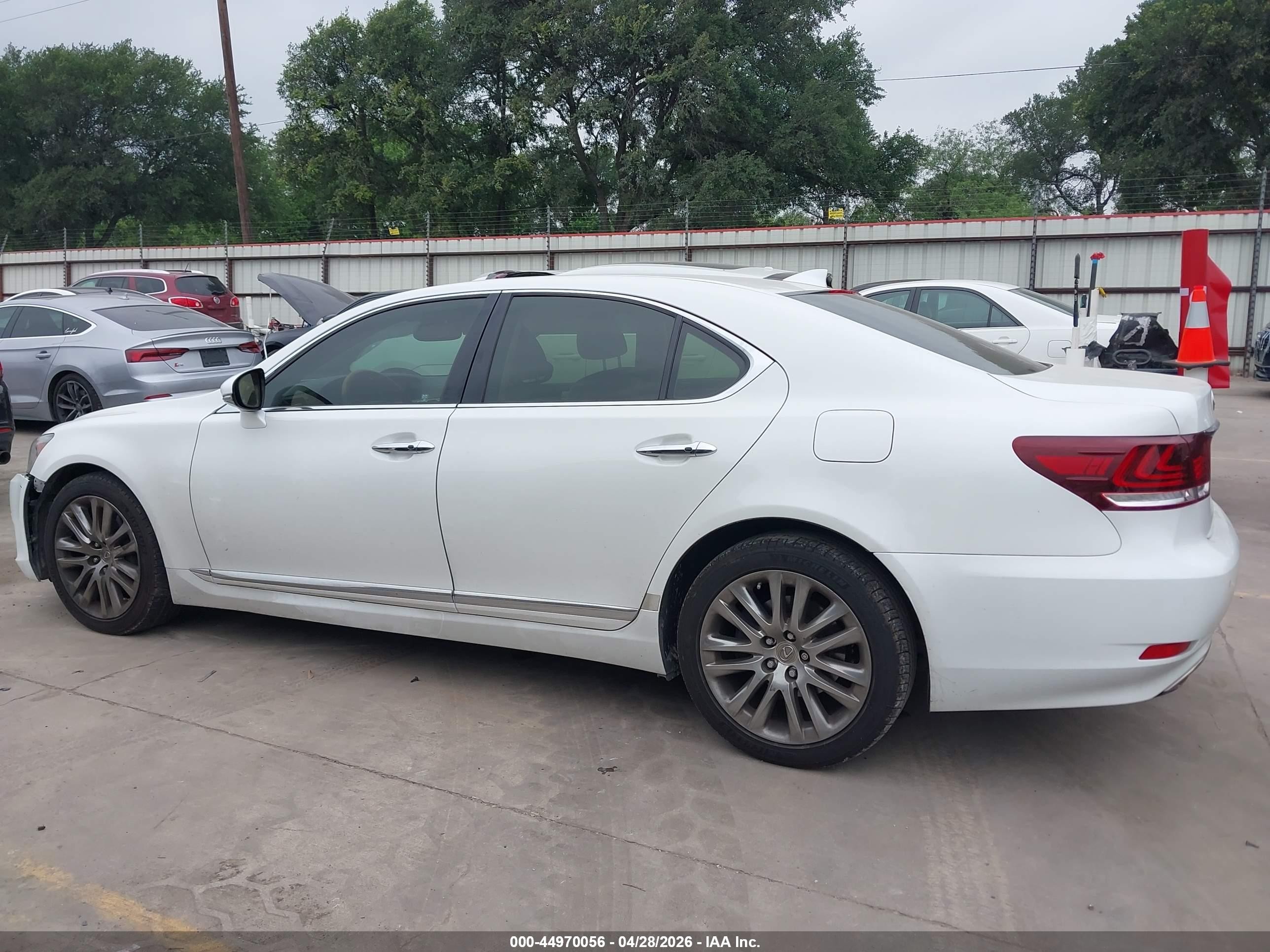 2014 Lexus Ls 460 White vin: JTHBL5EF3E5128784