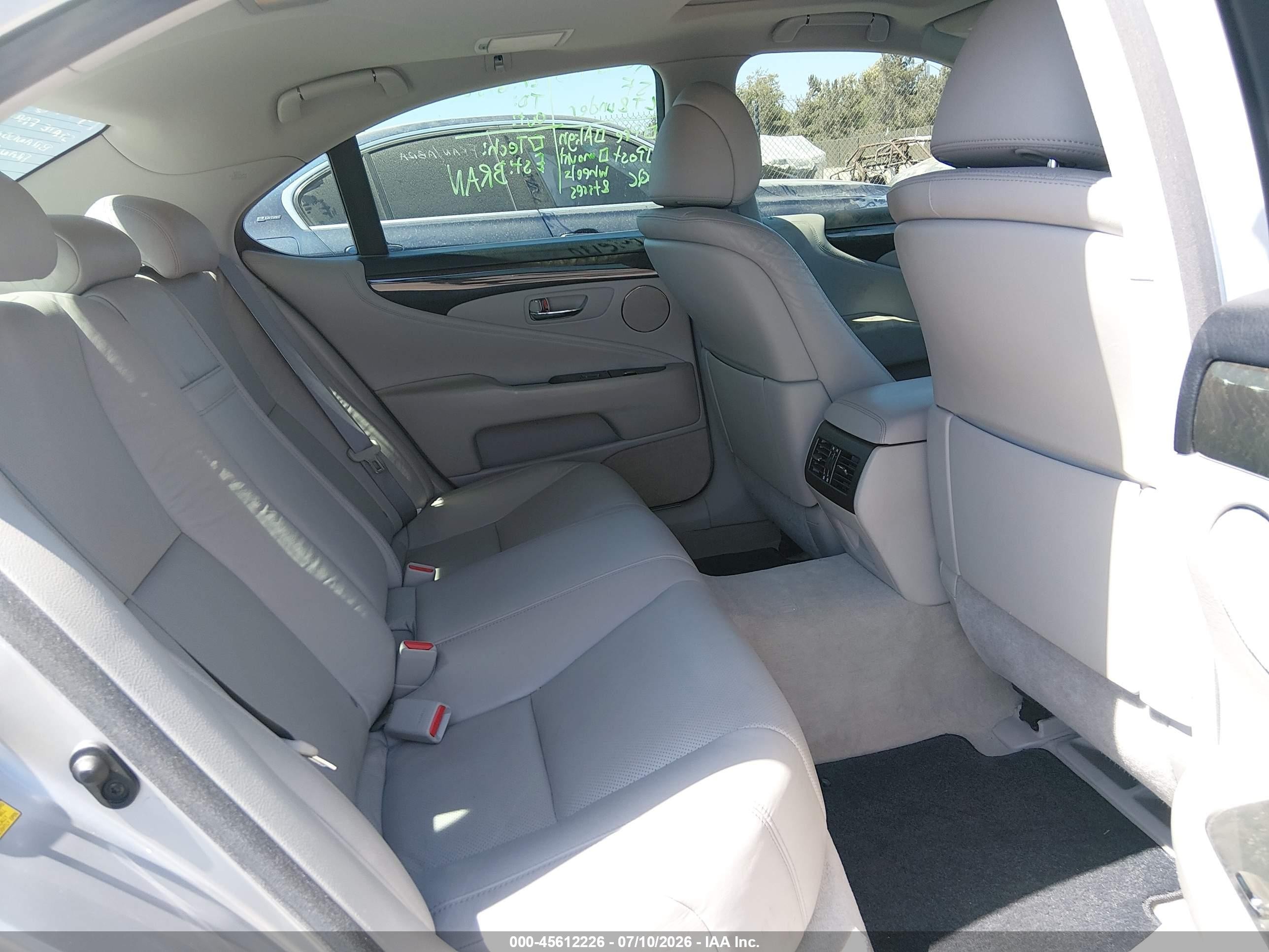 2010 Lexus Ls 460   Silver vin: JTHBL5EF4A5099936