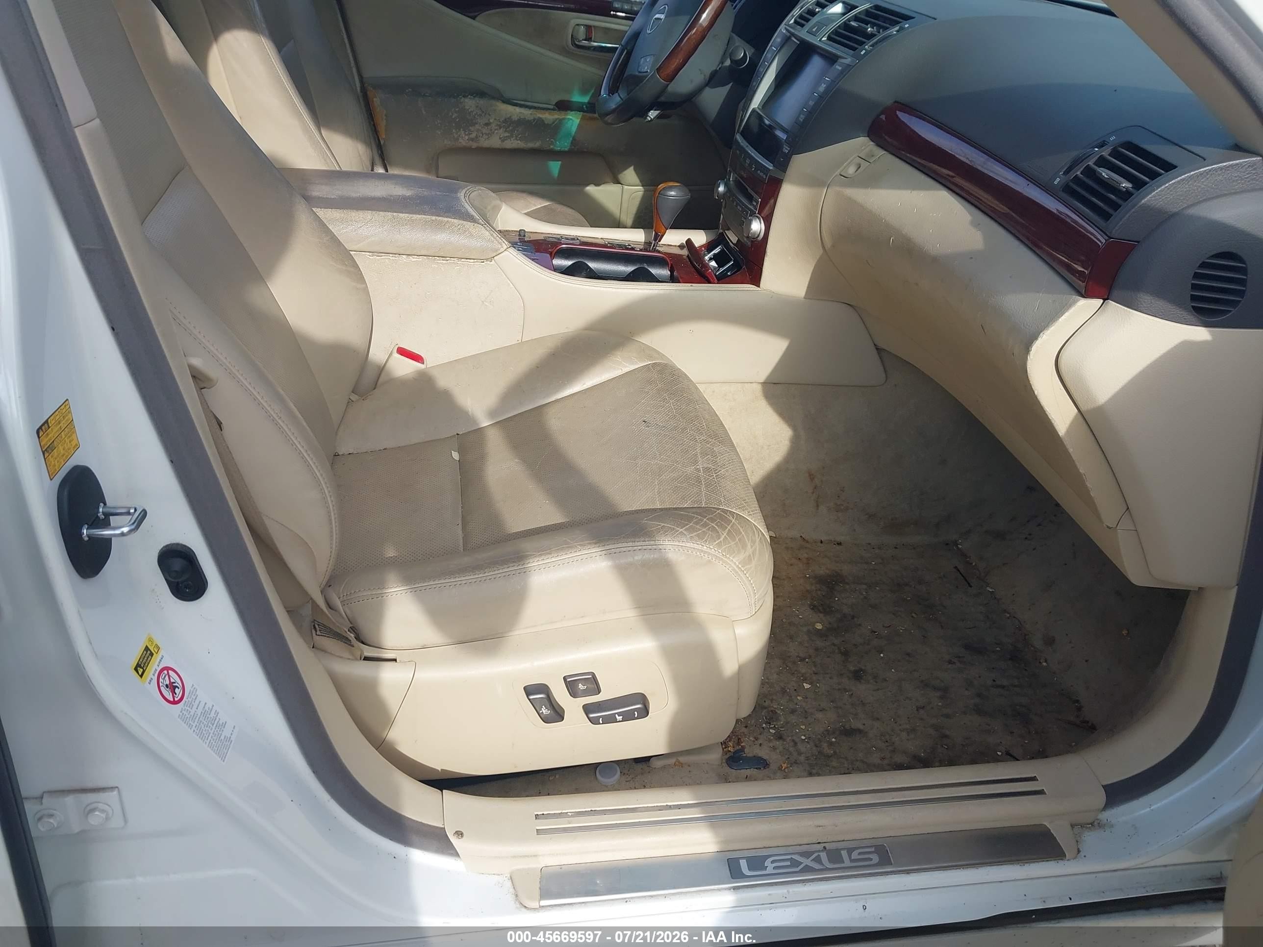 2011 Lexus Ls 460   White vin: JTHBL5EF6B5107150