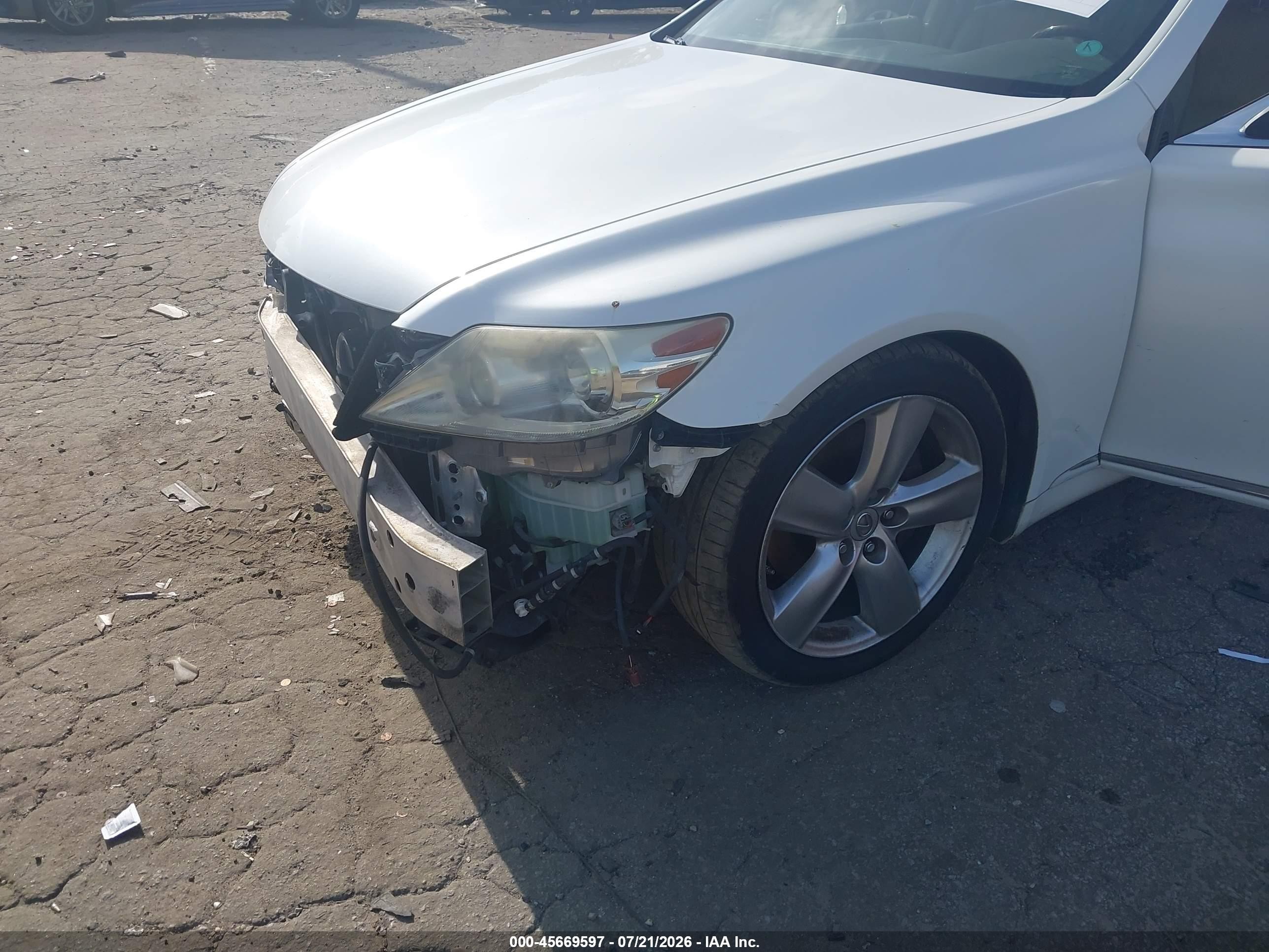 2011 Lexus Ls 460   White vin: JTHBL5EF6B5107150