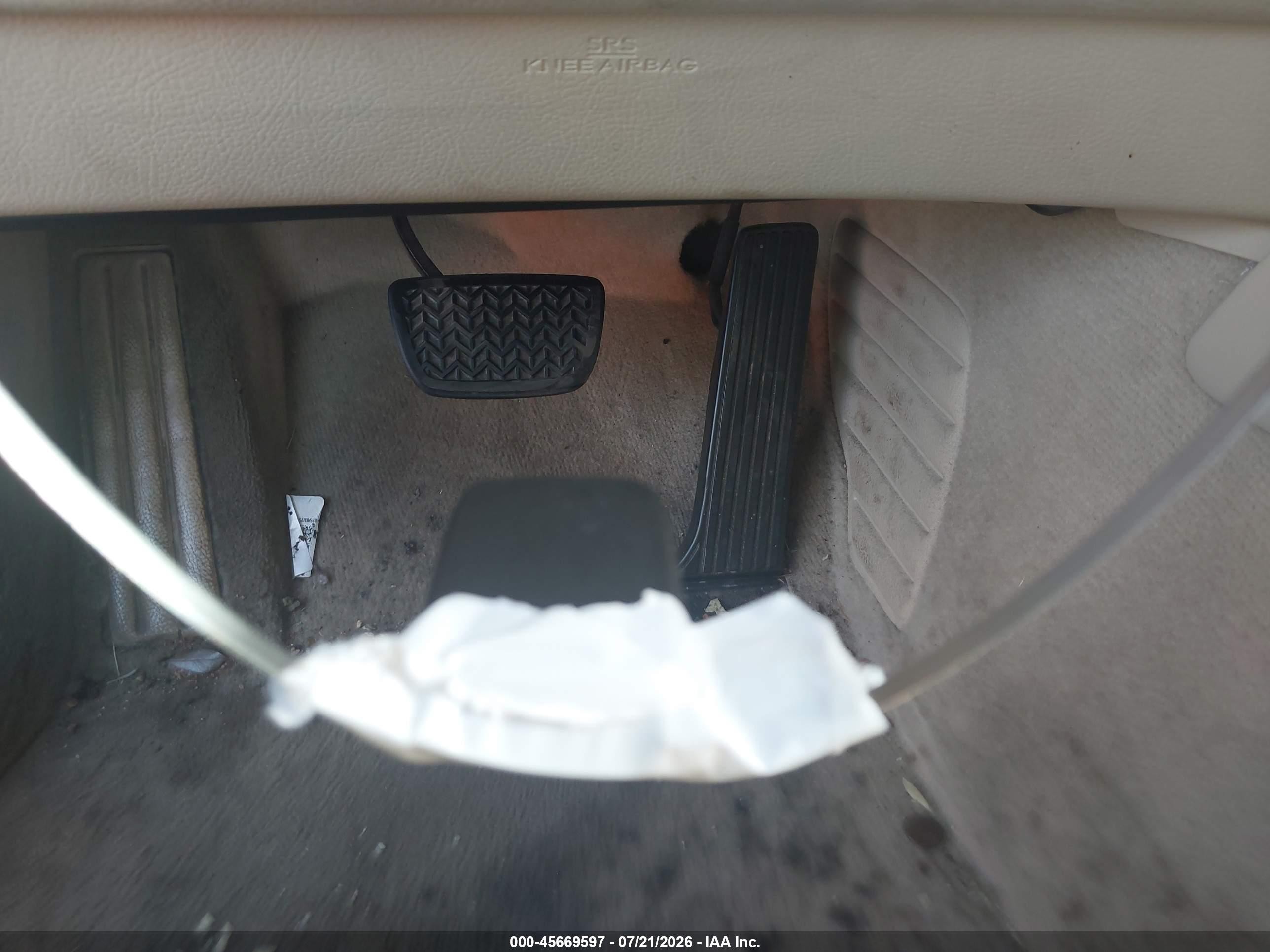 2011 Lexus Ls 460   White vin: JTHBL5EF6B5107150