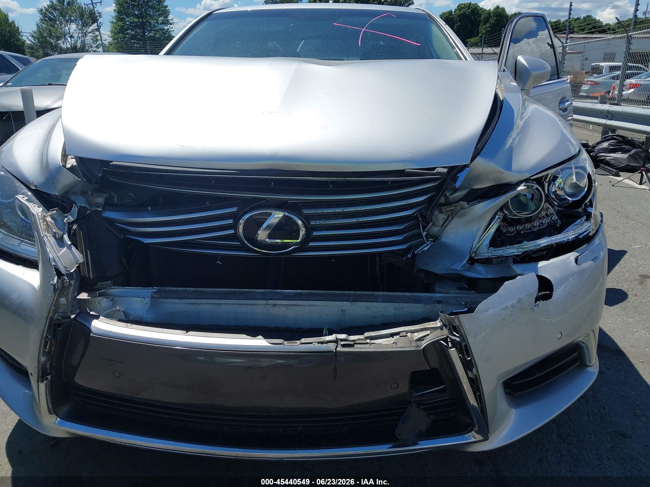 2014 Lexus Ls 460   Silver vin: JTHBL5EF6E5129198